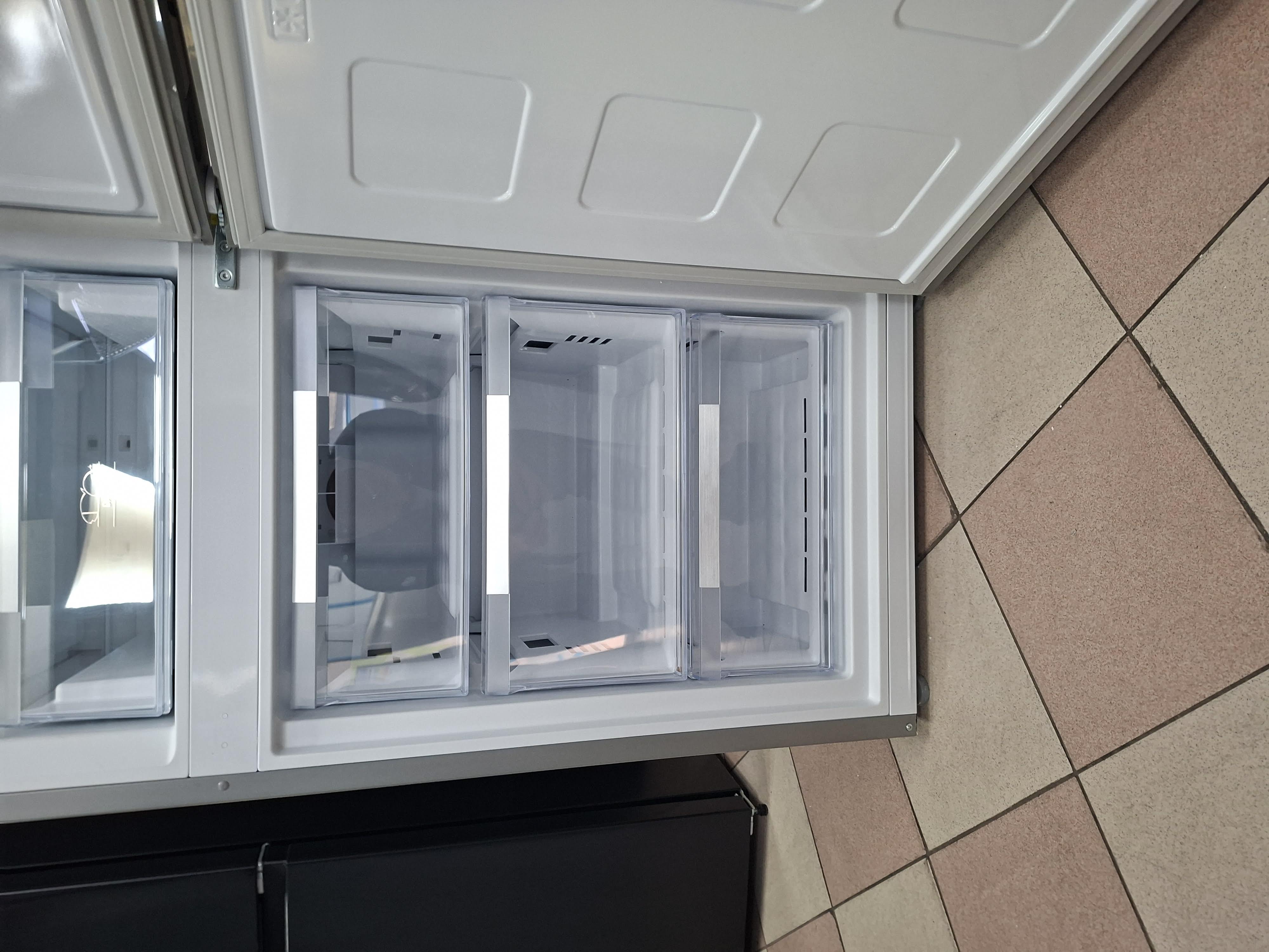 Frižider Bauknecht KGN ECO 201C , 203 cm.