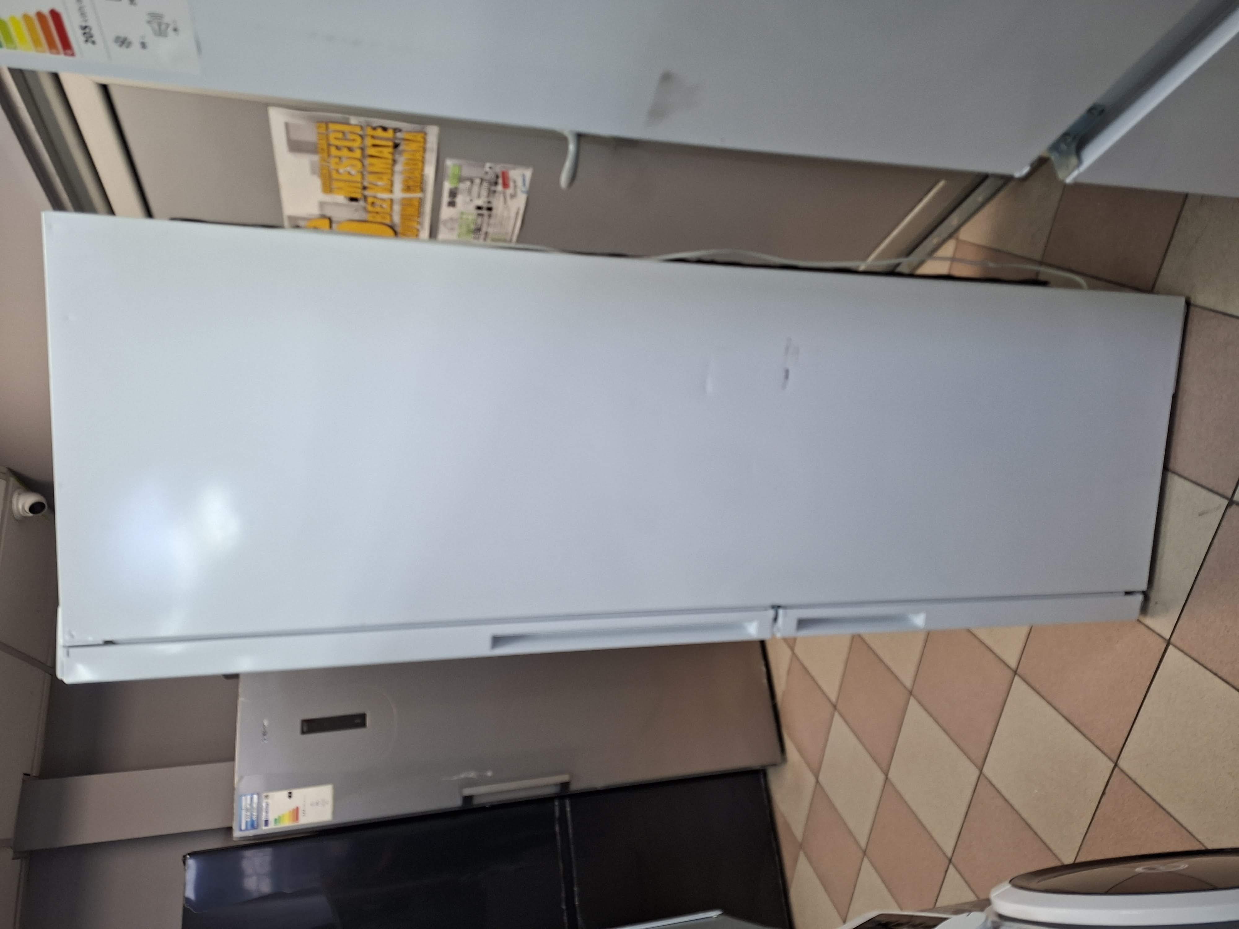 Frižider Bosch KGE36AWCA , 186 cm.