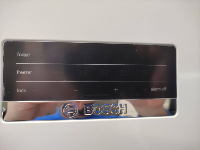 Frižider Bosch KGN49XWEA , 203 cm.