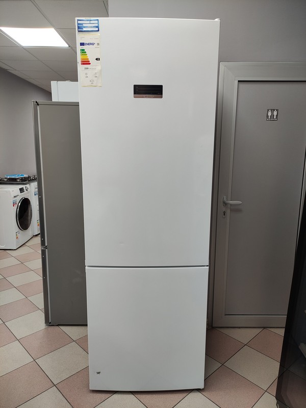 Frižider Bosch KGN49XWEA , 203 cm.