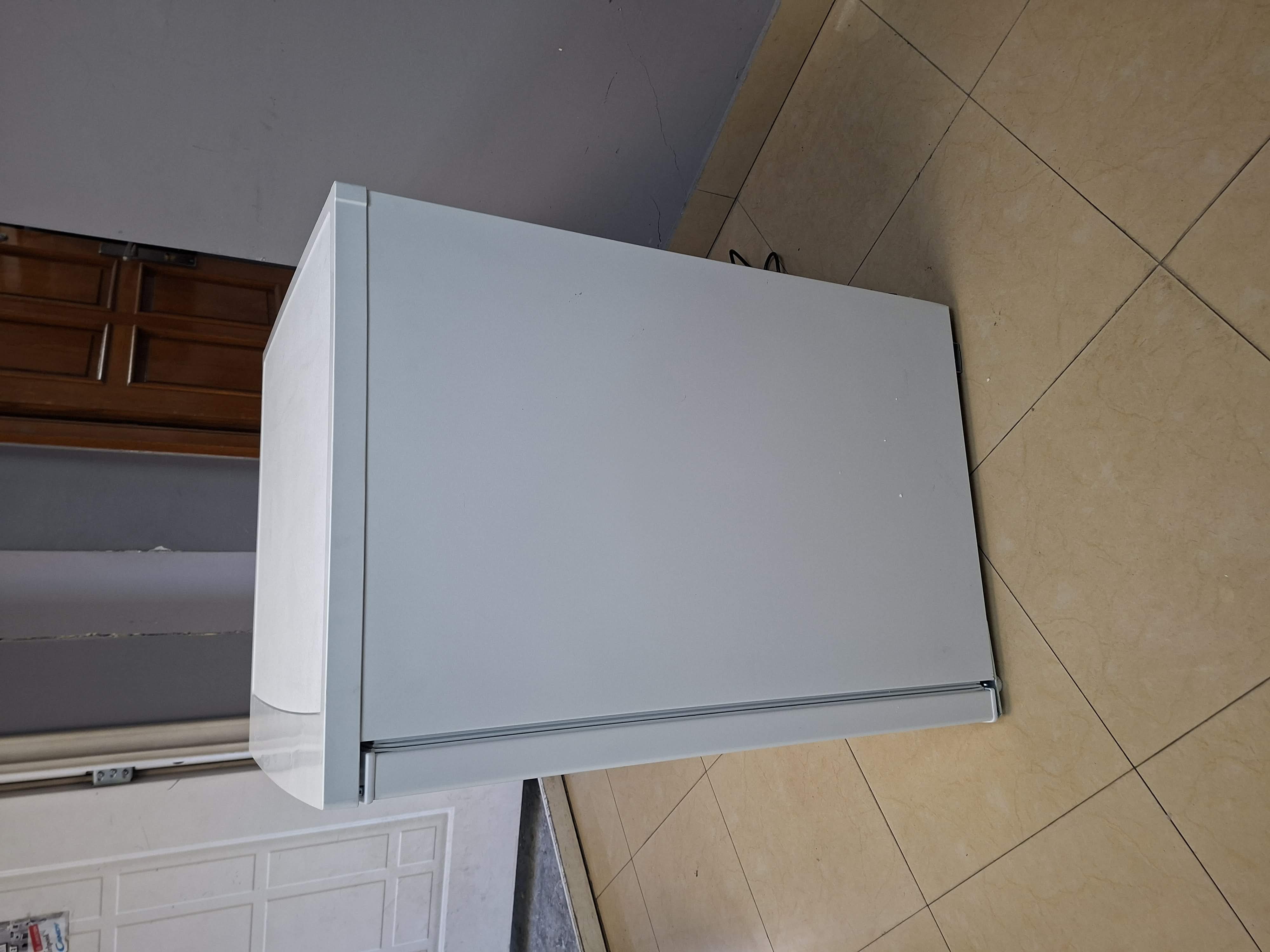 Frižider Bosch KTL15NWEB, 85 cm.