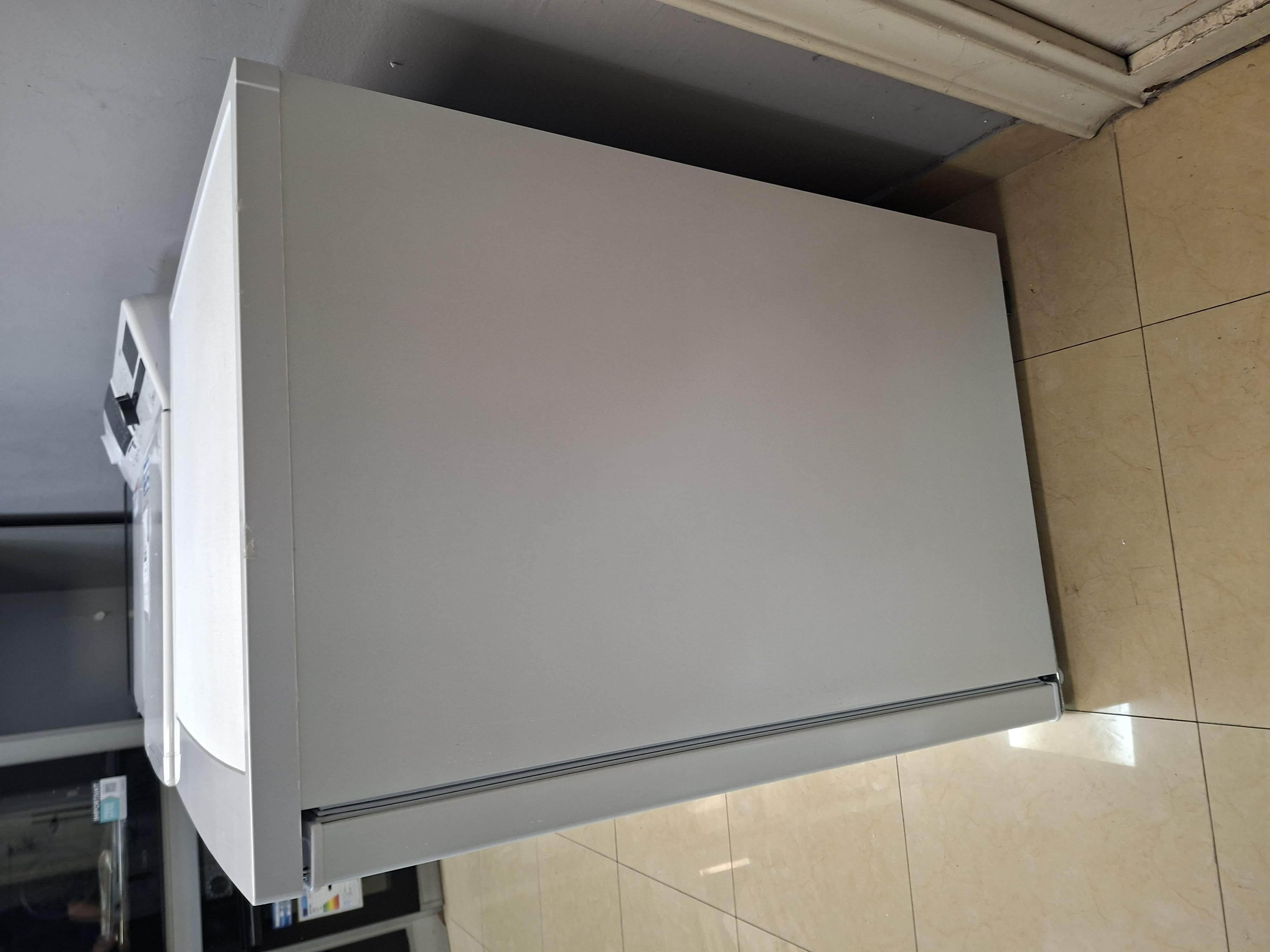 Frižider Bosch KTL15NWEB/01 , 85 cm.