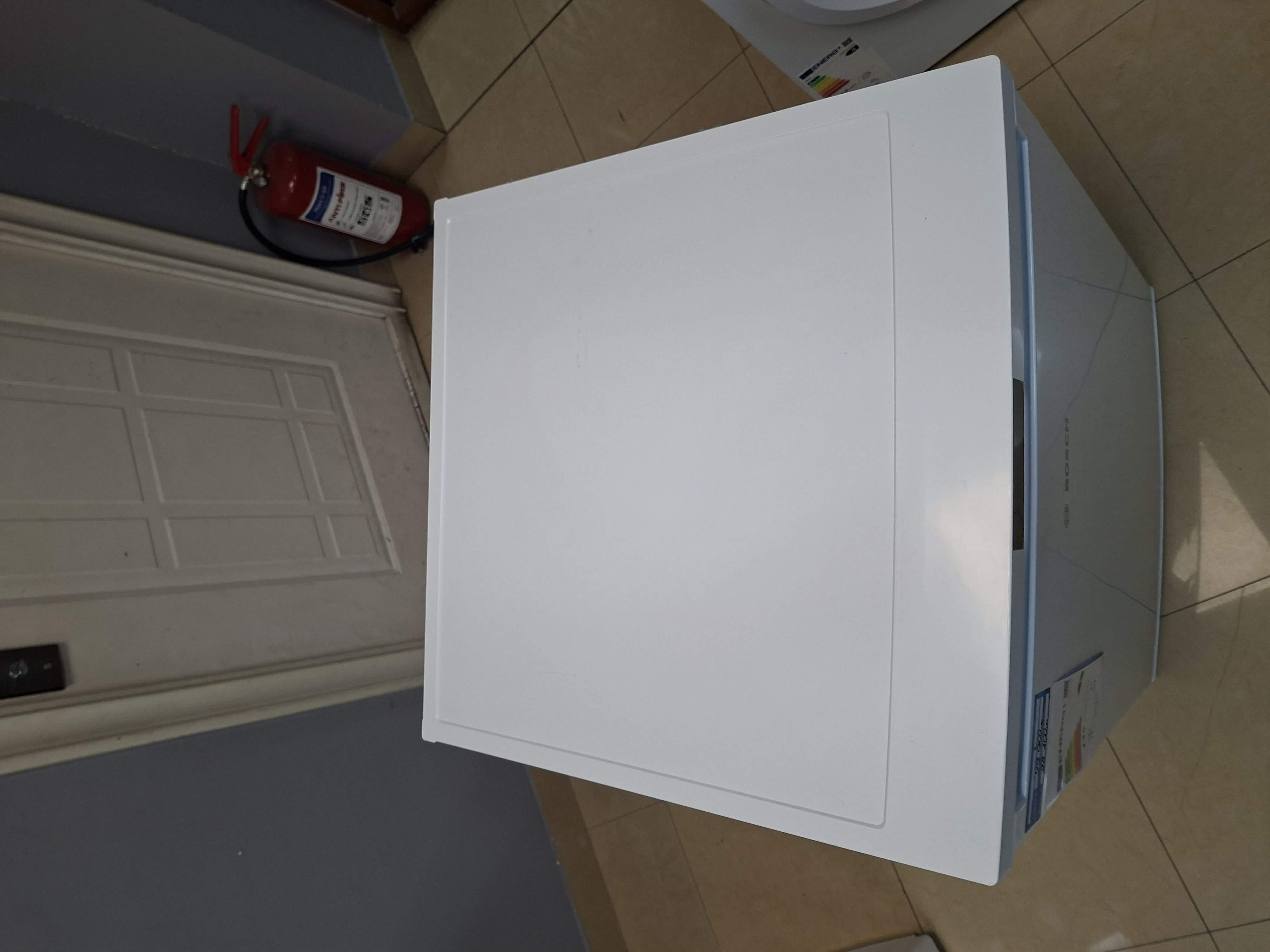 Frižider Bosch KTL15NWEB/01 , 85 cm.