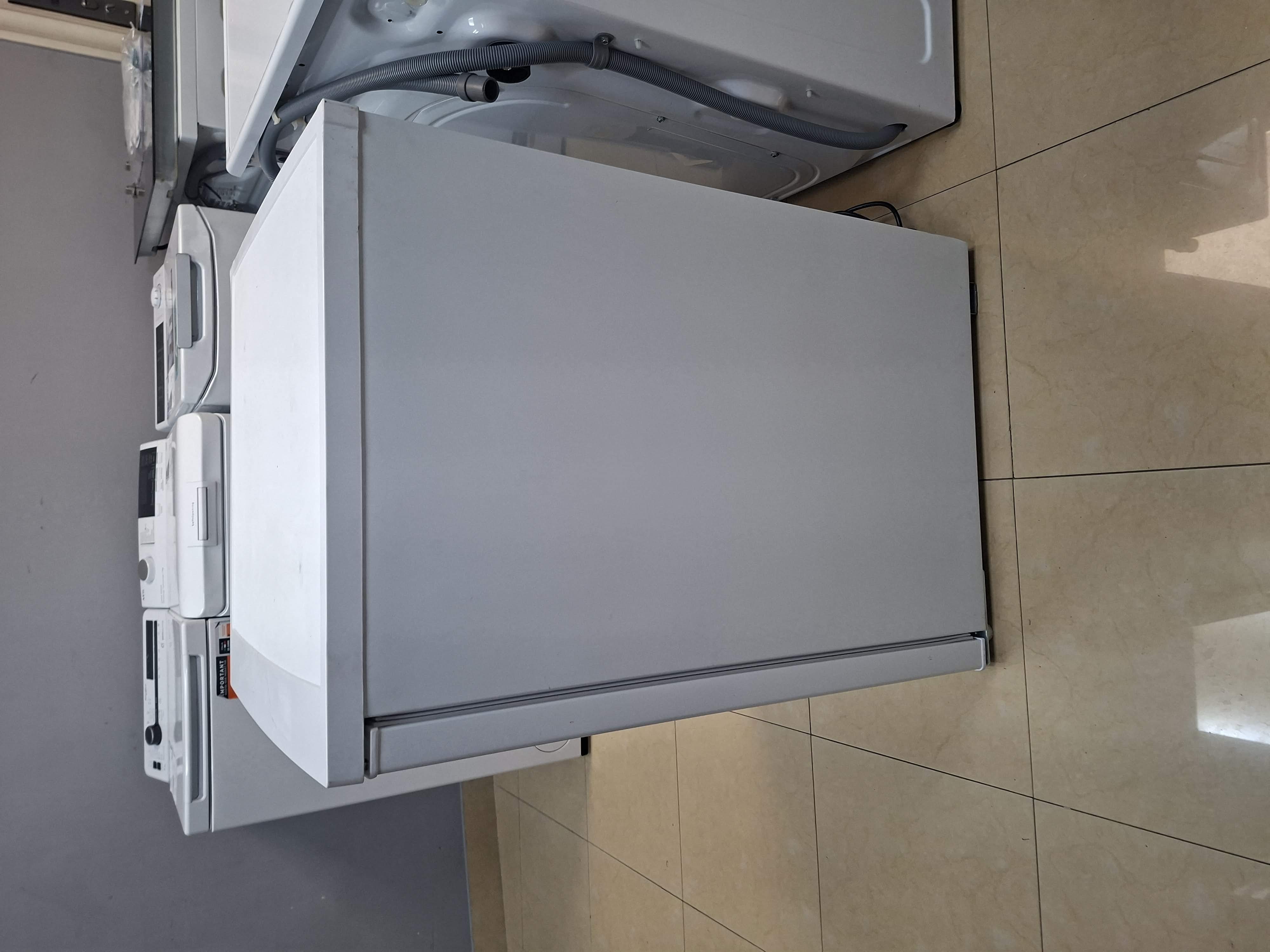 Frižider Bosch KTR15NWEB , 85 cm.