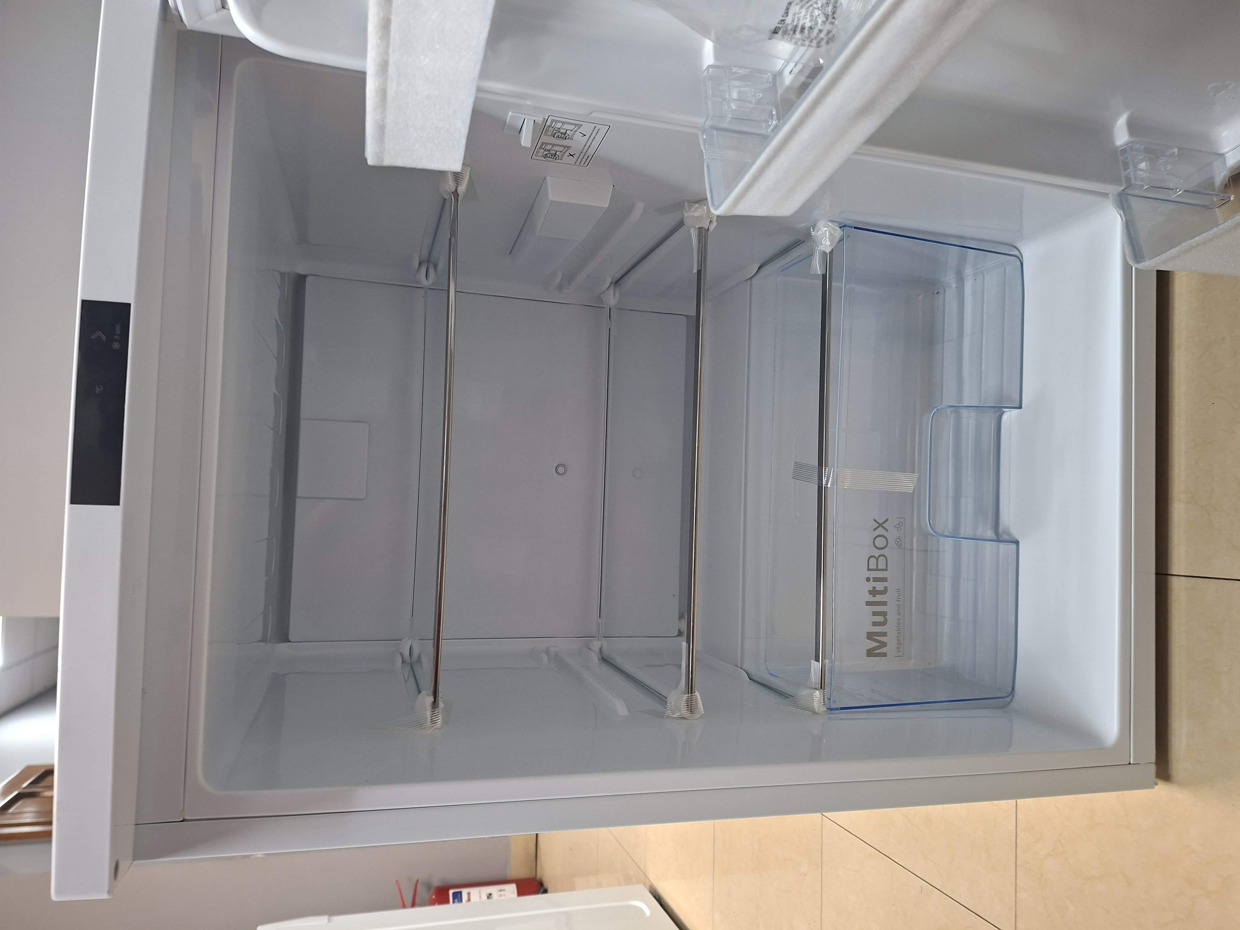 Frižider Bosch KTR15NWEB , 85 cm.