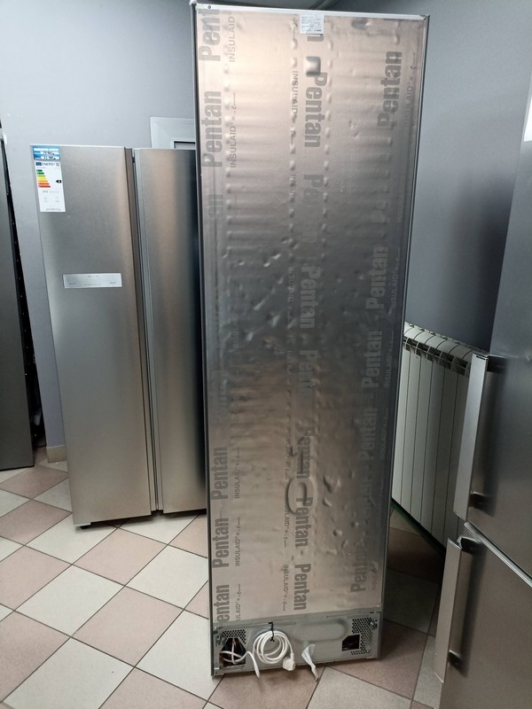 Frižider Bosch Serija 6 KGN39LBCF , 203 cm.