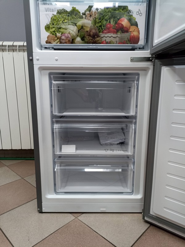 Frižider Bosch Serija 6 KGN39LBCF , 203 cm.
