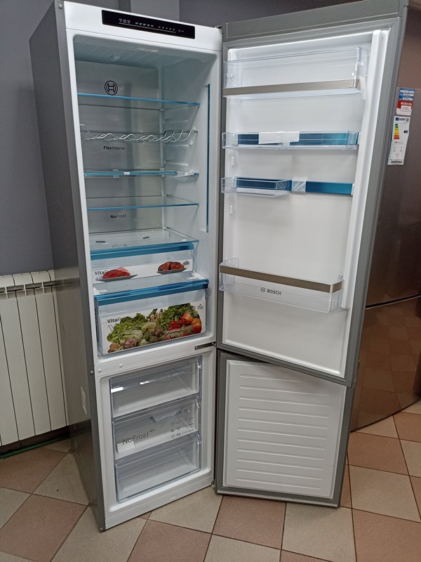 Frižider Bosch Serija 6 KGN39LBCF , 203 cm.