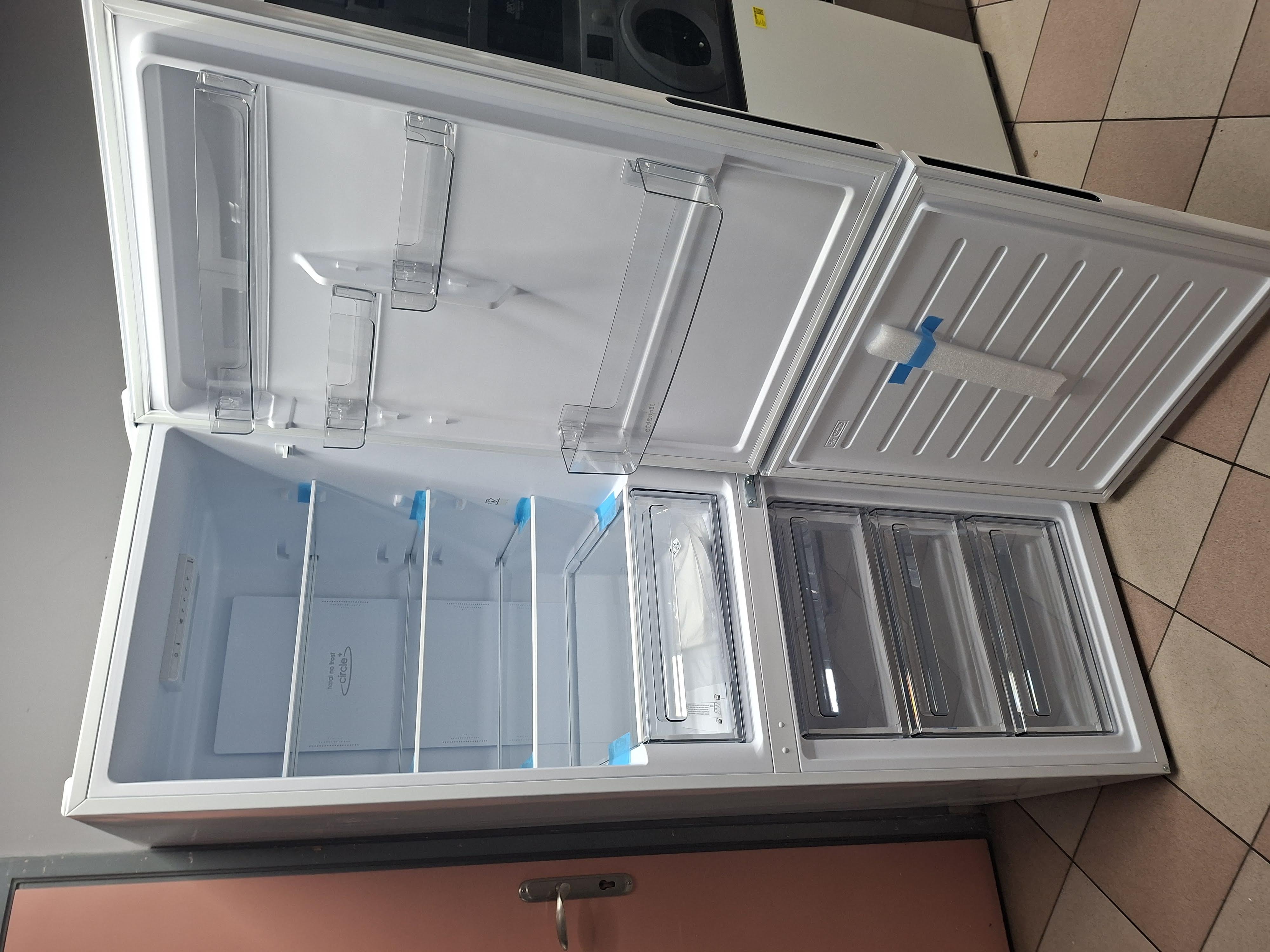 Frižider Candy CCE3T618EW , 185 cm.