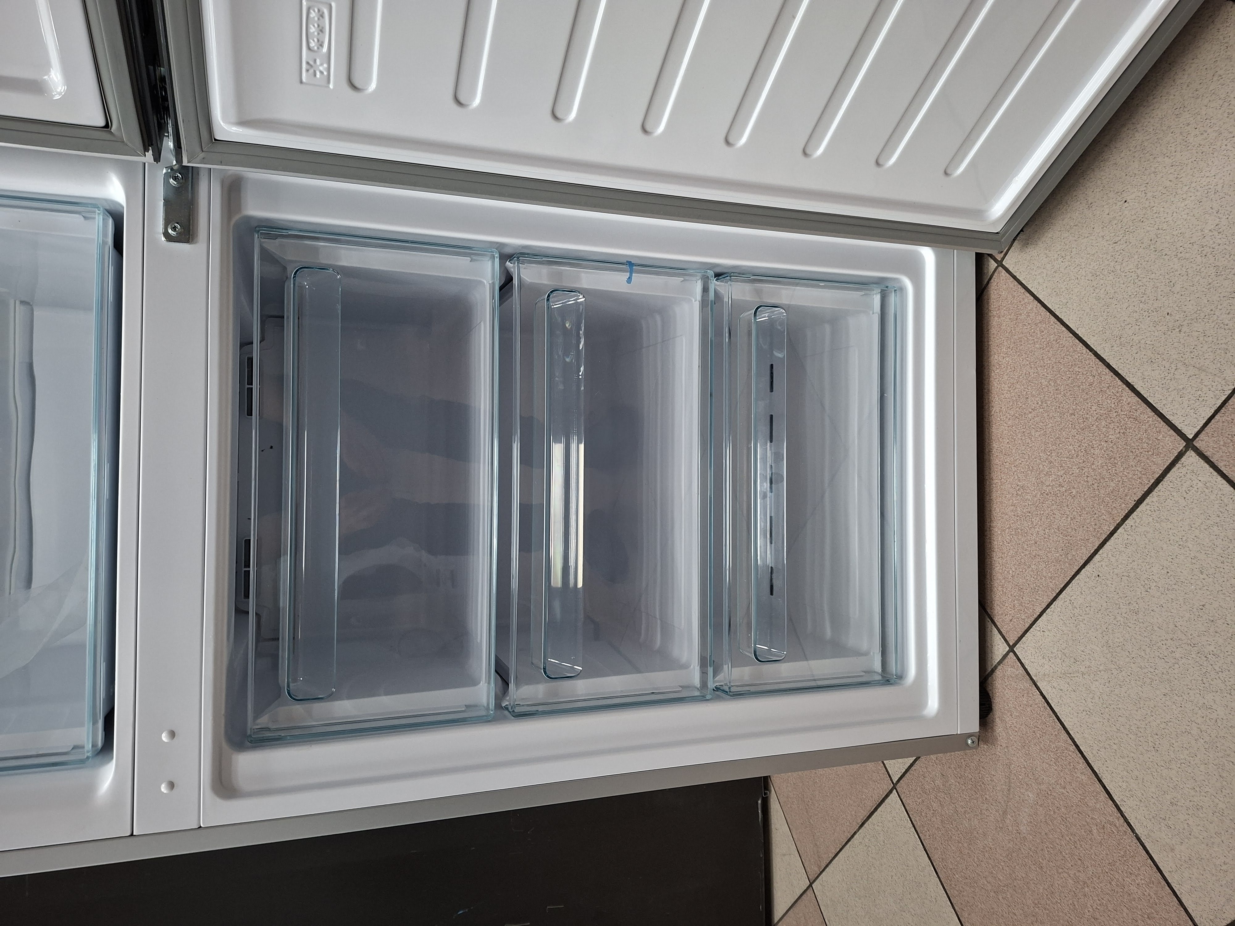 Frižider Candy CCE3T618FS , 185 cm.