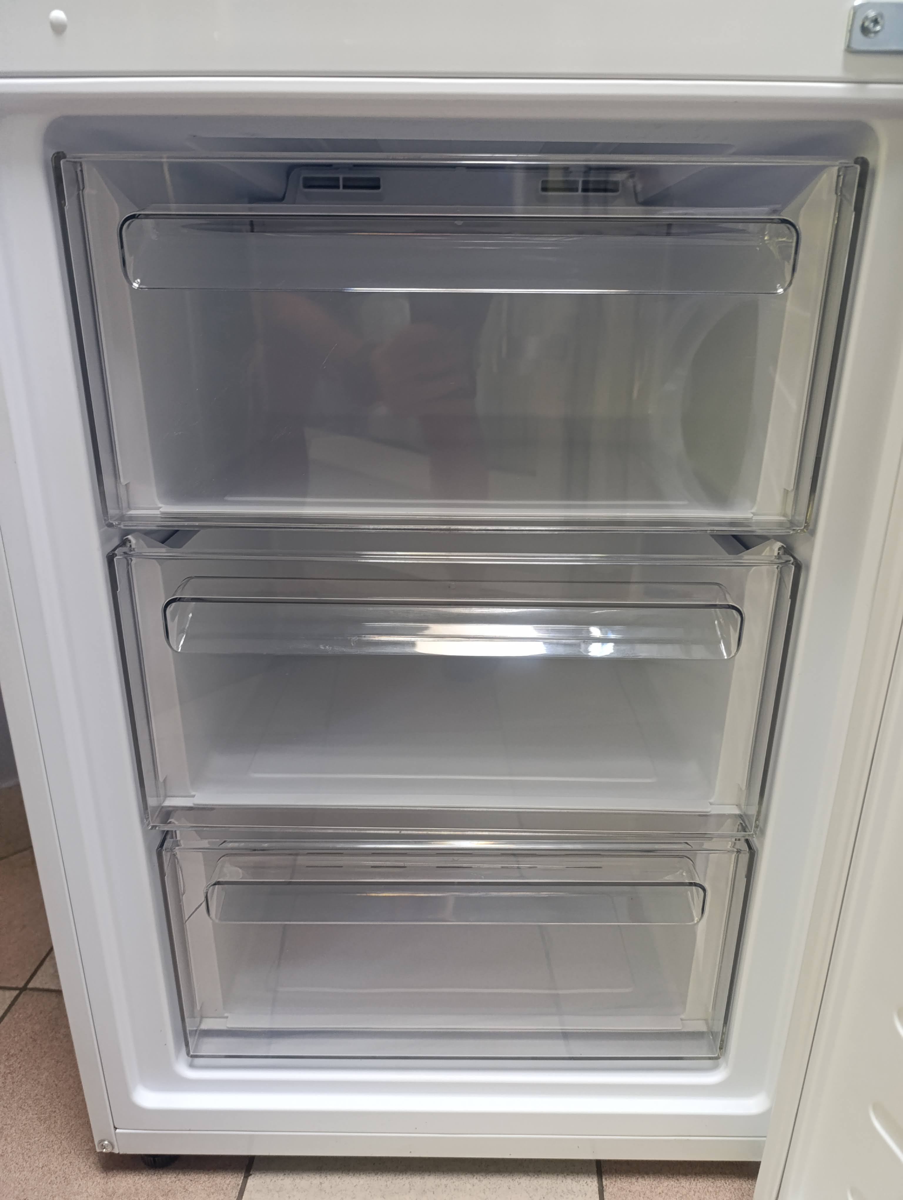 Frižider Candy CCE3T620EW , 200 cm.