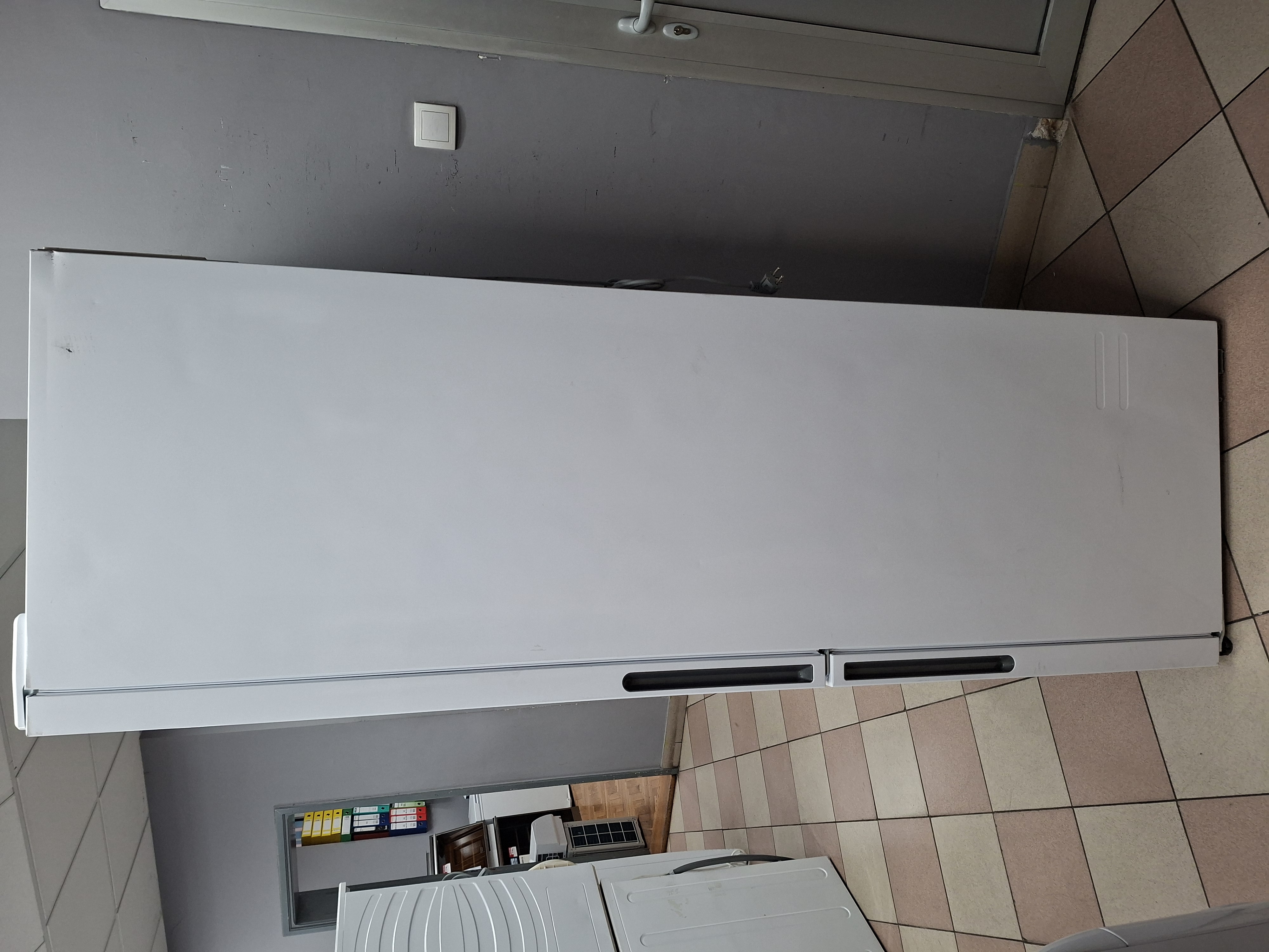 Frižider Candy CCE3T620FW , 200 cm.