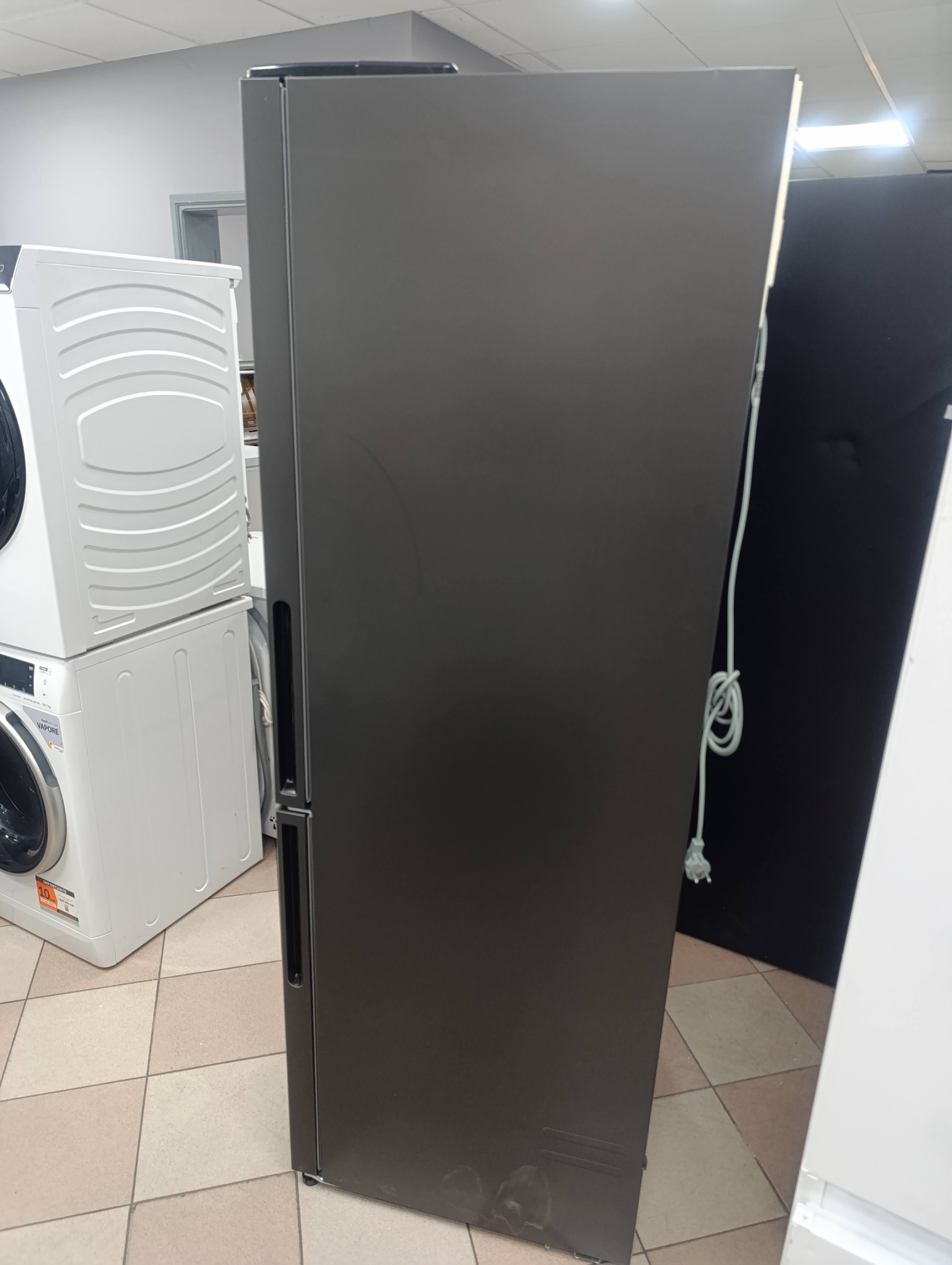 Frižider Candy CCE4T618EB , 185 cm.