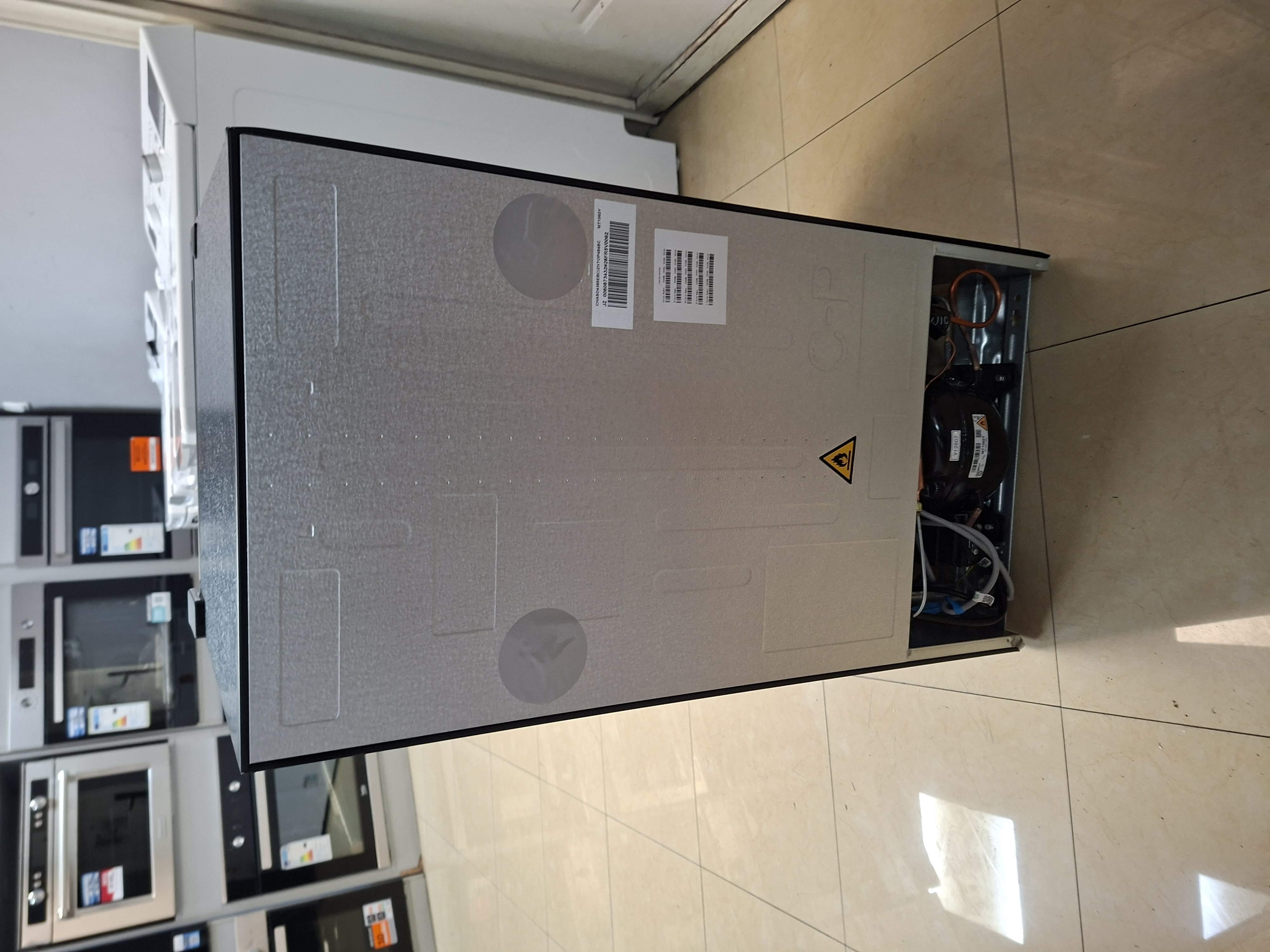 Frižider Candy CHASD4385EBC , 85 cm.