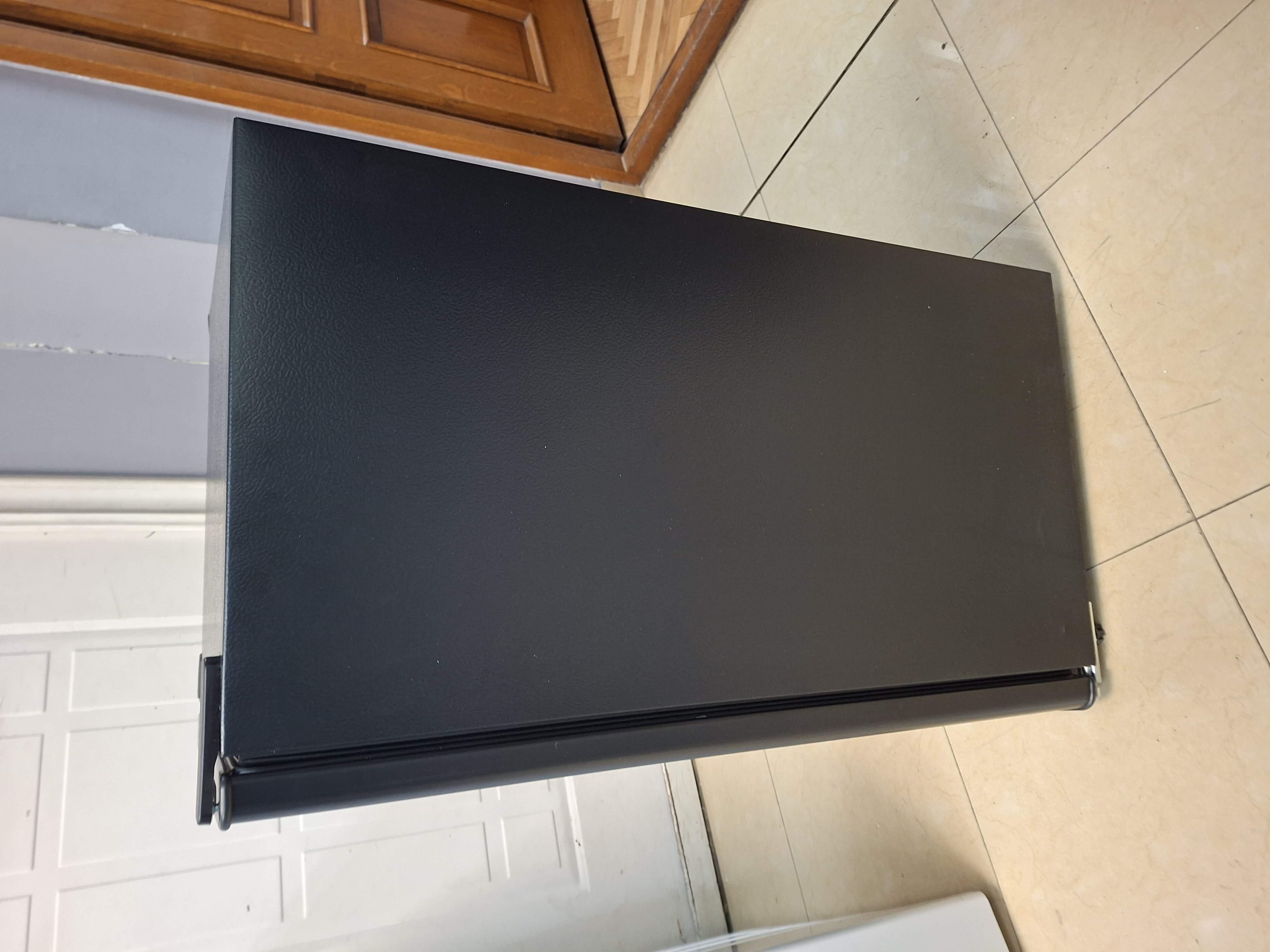 Frižider Candy CHASD4385EBC , 85 cm.