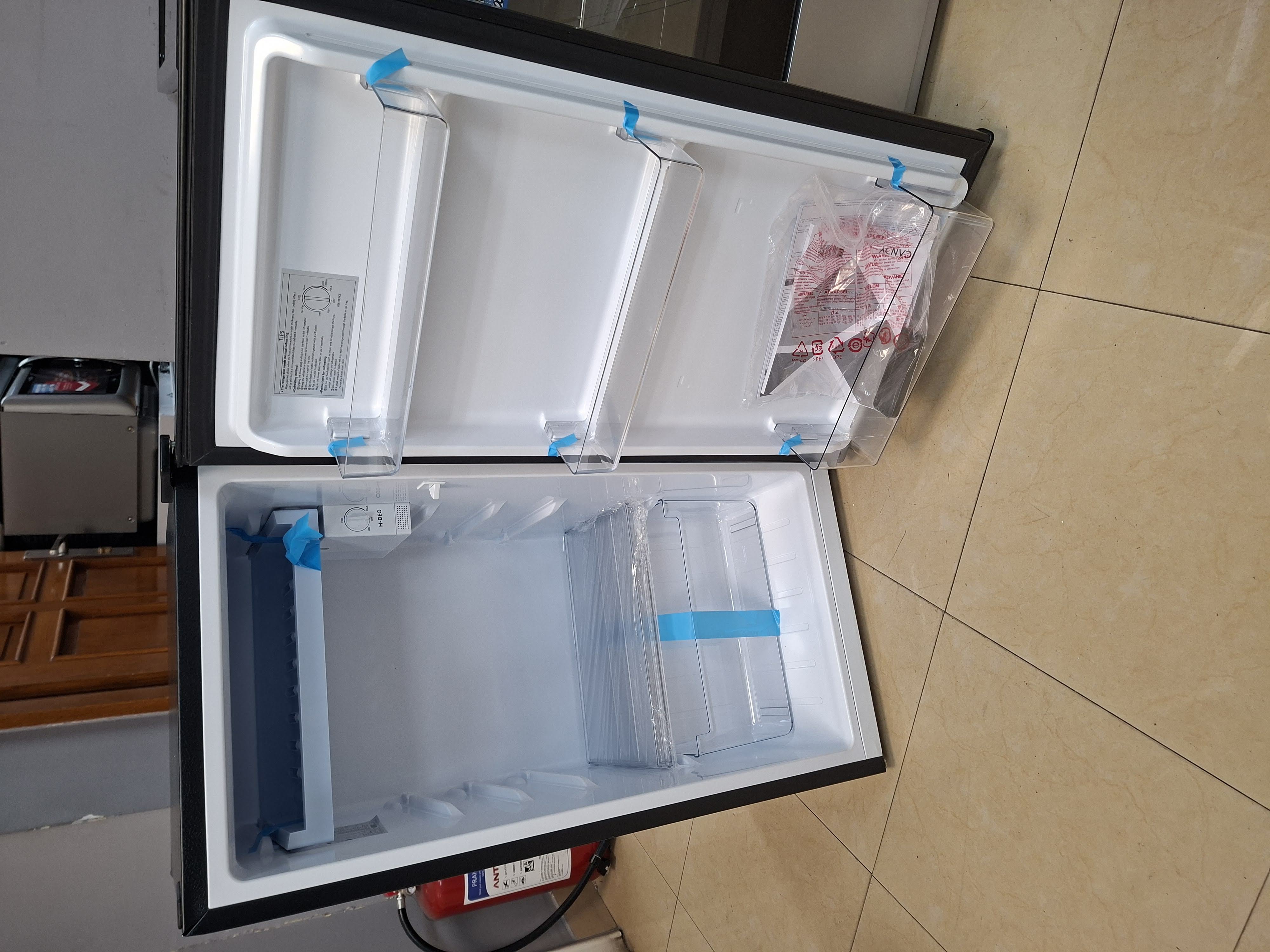 Frižider Candy CHASD4385EBC , 85 cm.