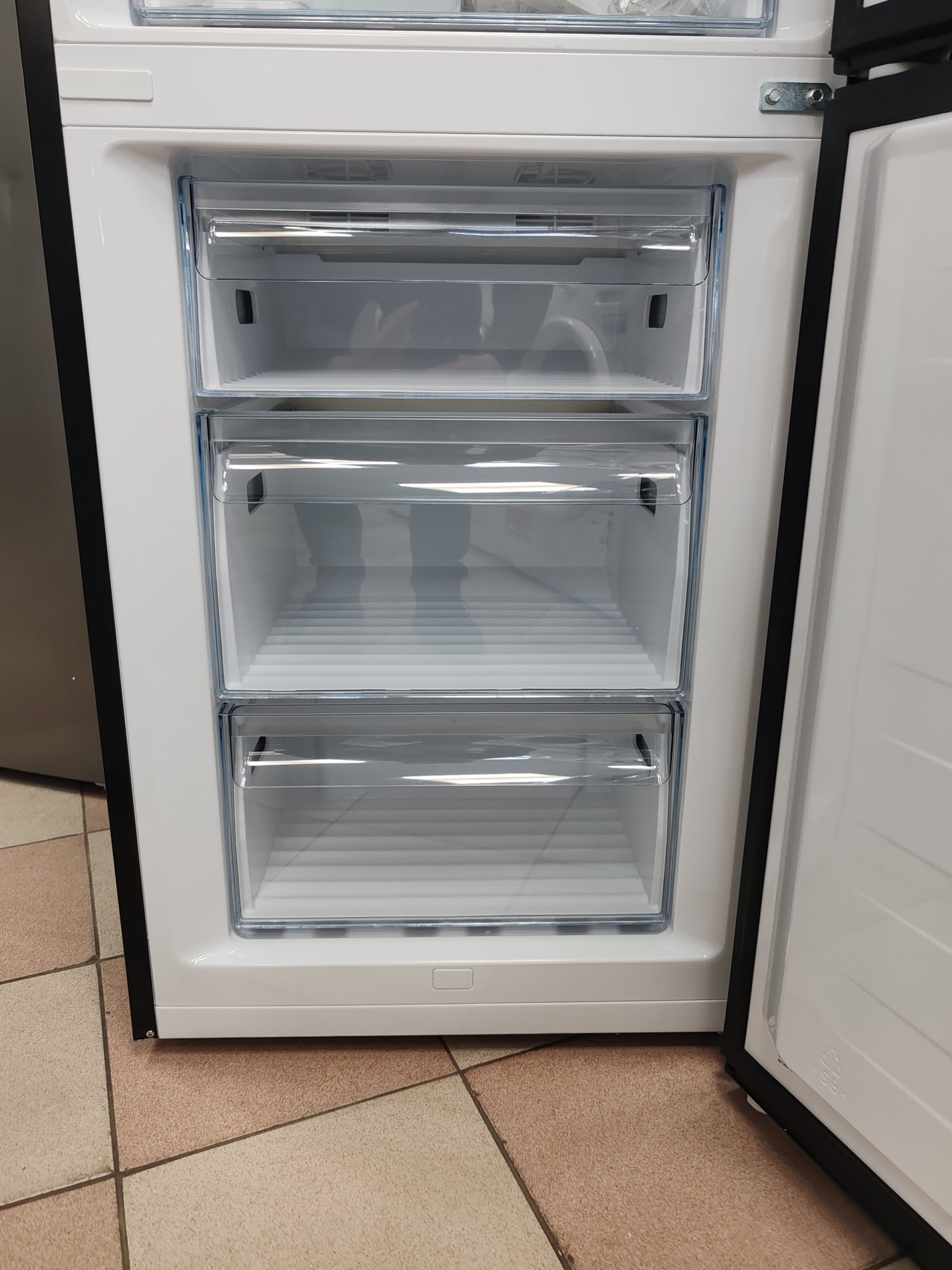 Frižider Gorenje NK79B0DBK, 185cm.