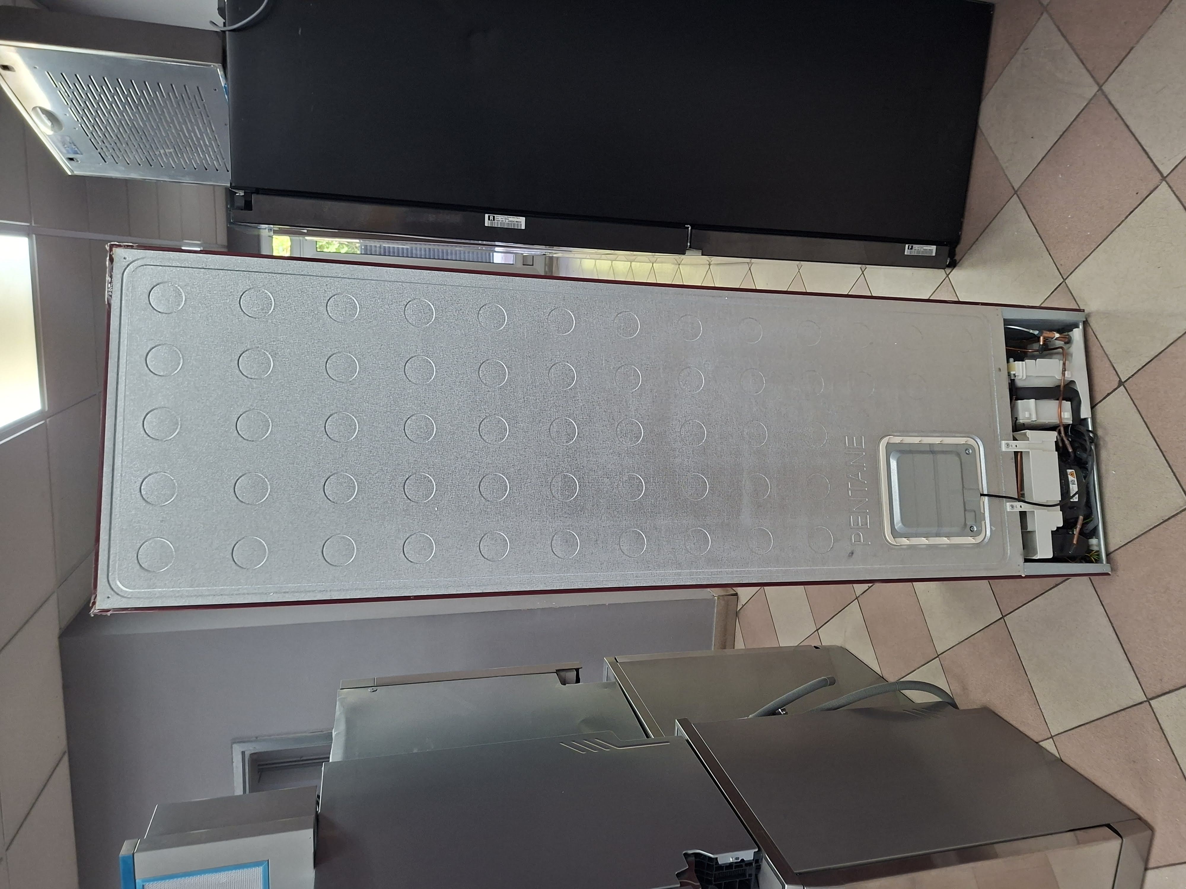 Frižider Gorenje NK89C0DR , 200 cm.