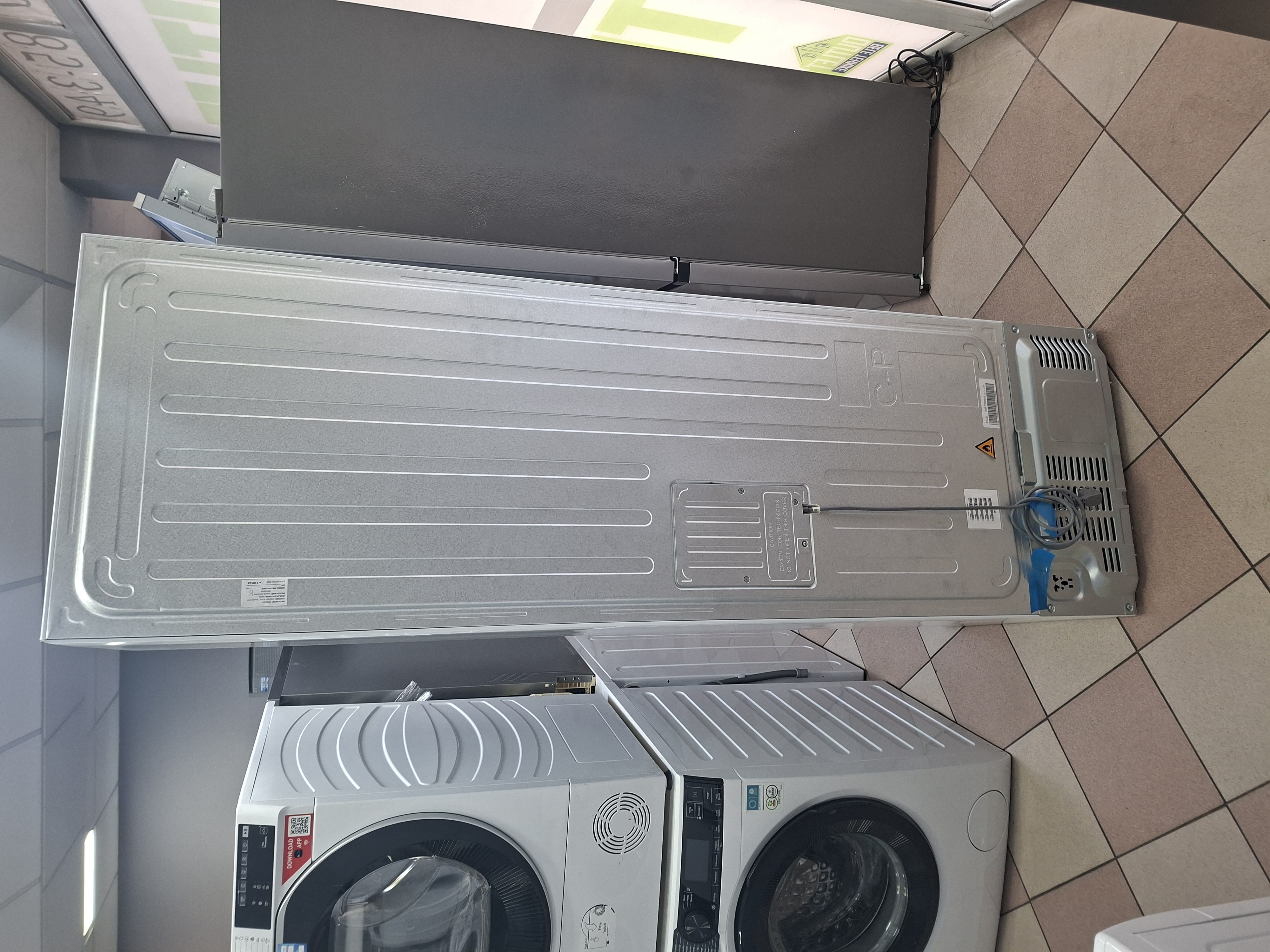 Frižider Haier H3R-330WNA , 191 cm.