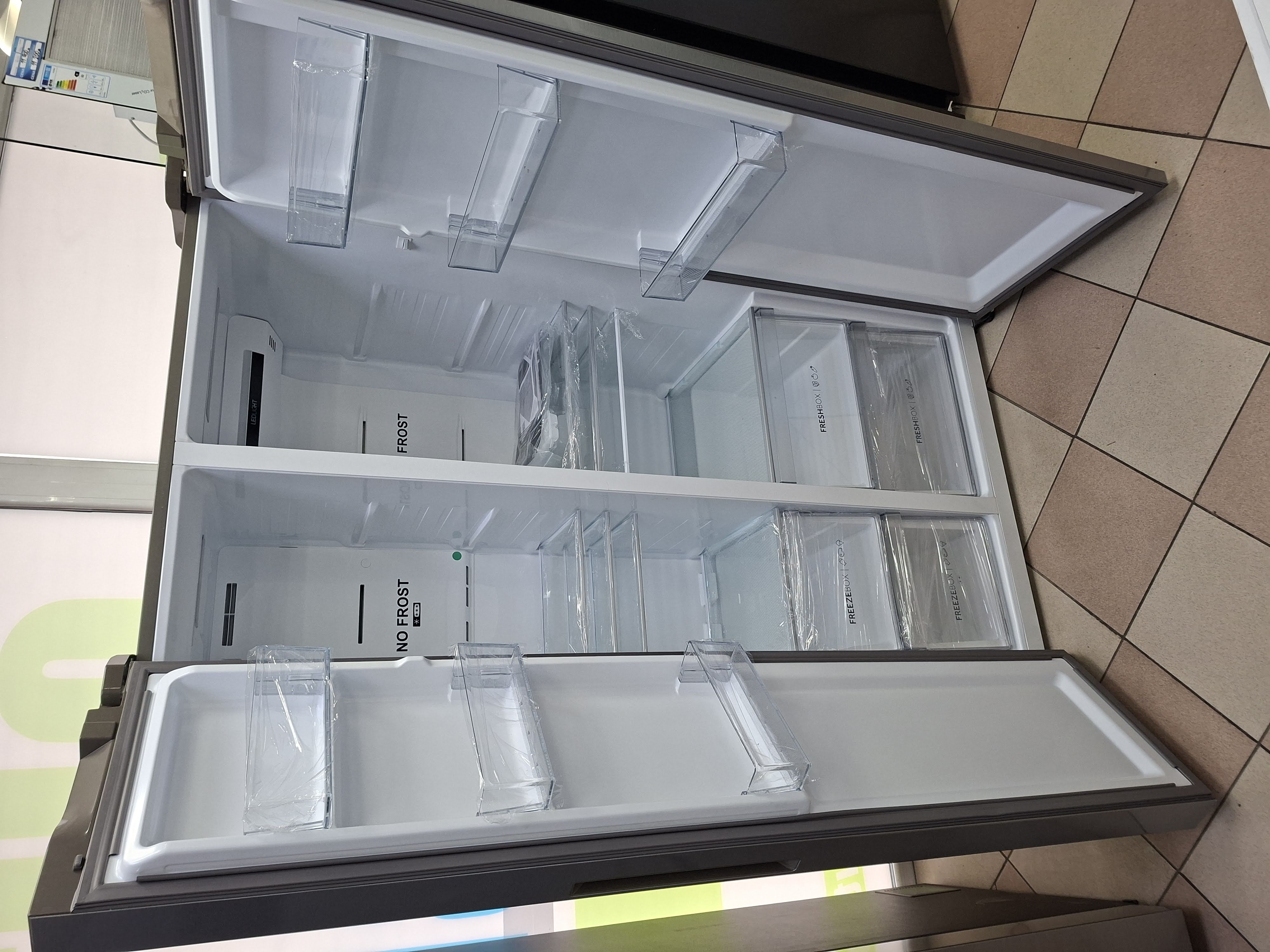 Frižider Haier HSR3918ENPG, Side by side