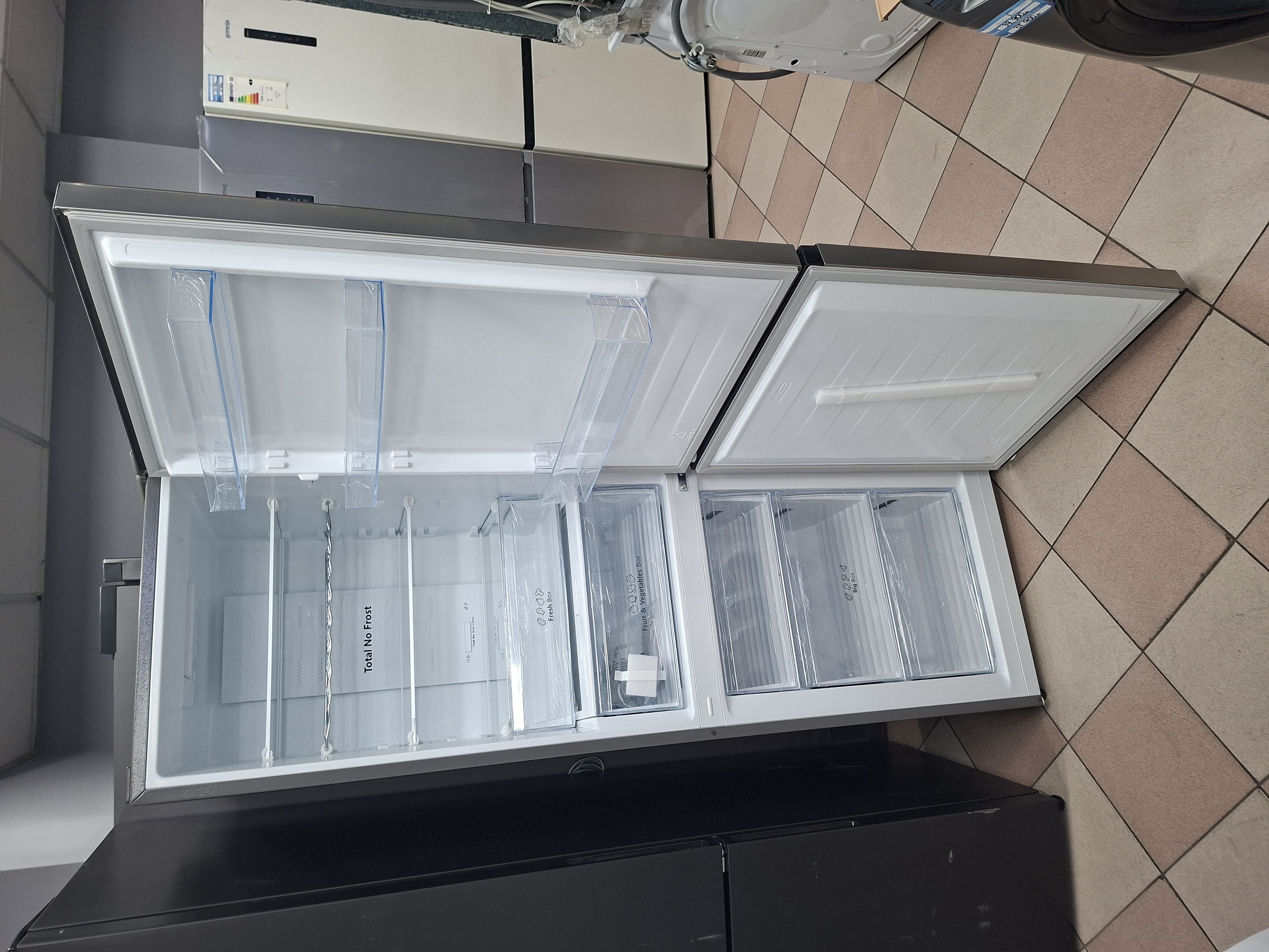 Frižider Hisense RB390N4CCD ,186 cm.