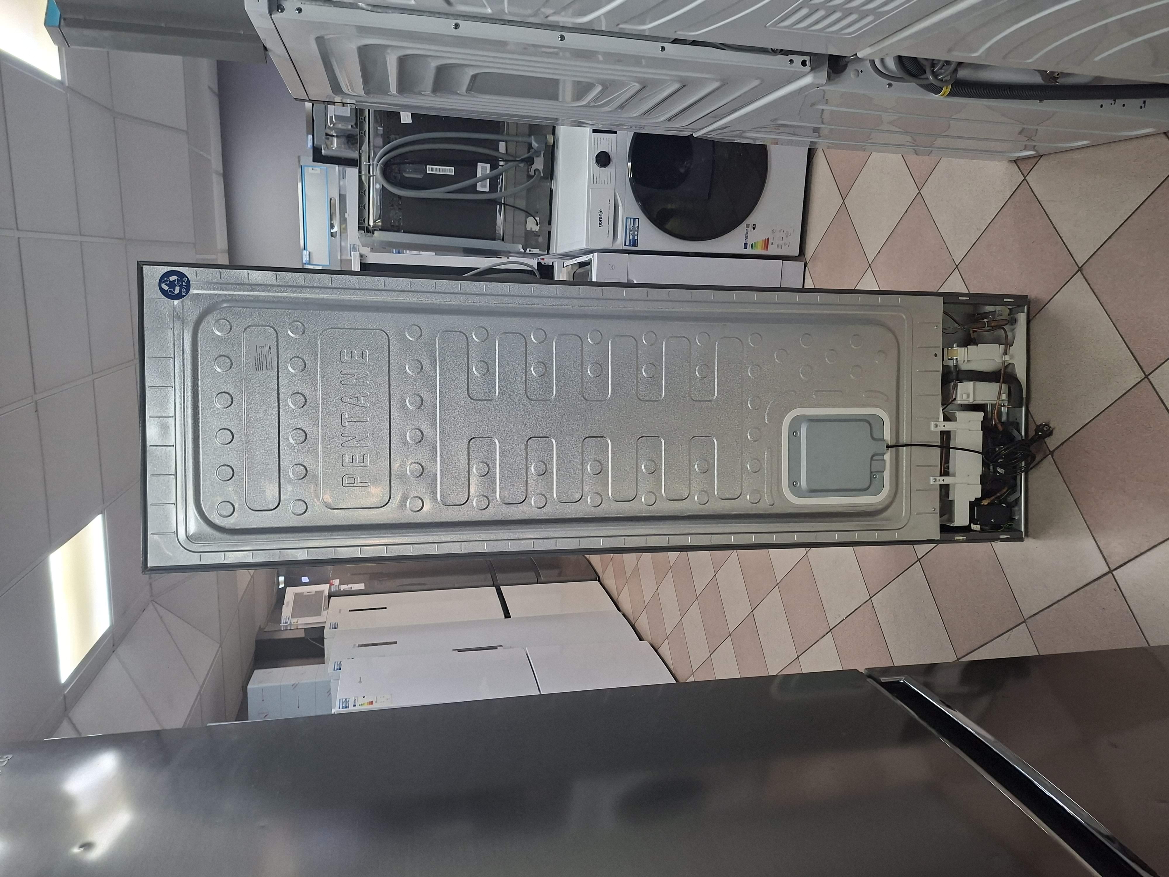 Frižider Hisense RB470N4CIC , 200 cm.