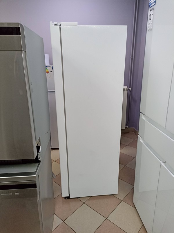 Frižider Hisense RS677N4AWF Side-by-Side , 179 cm.