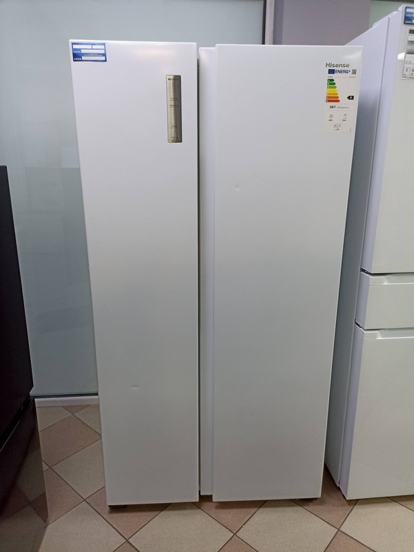 Frižider Hisense RS677N4AWF Side-by-Side , 179 cm.