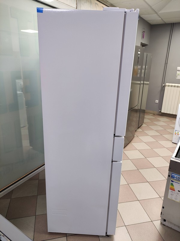 Frižider Hoover HN5D 84 W , 190 cm.