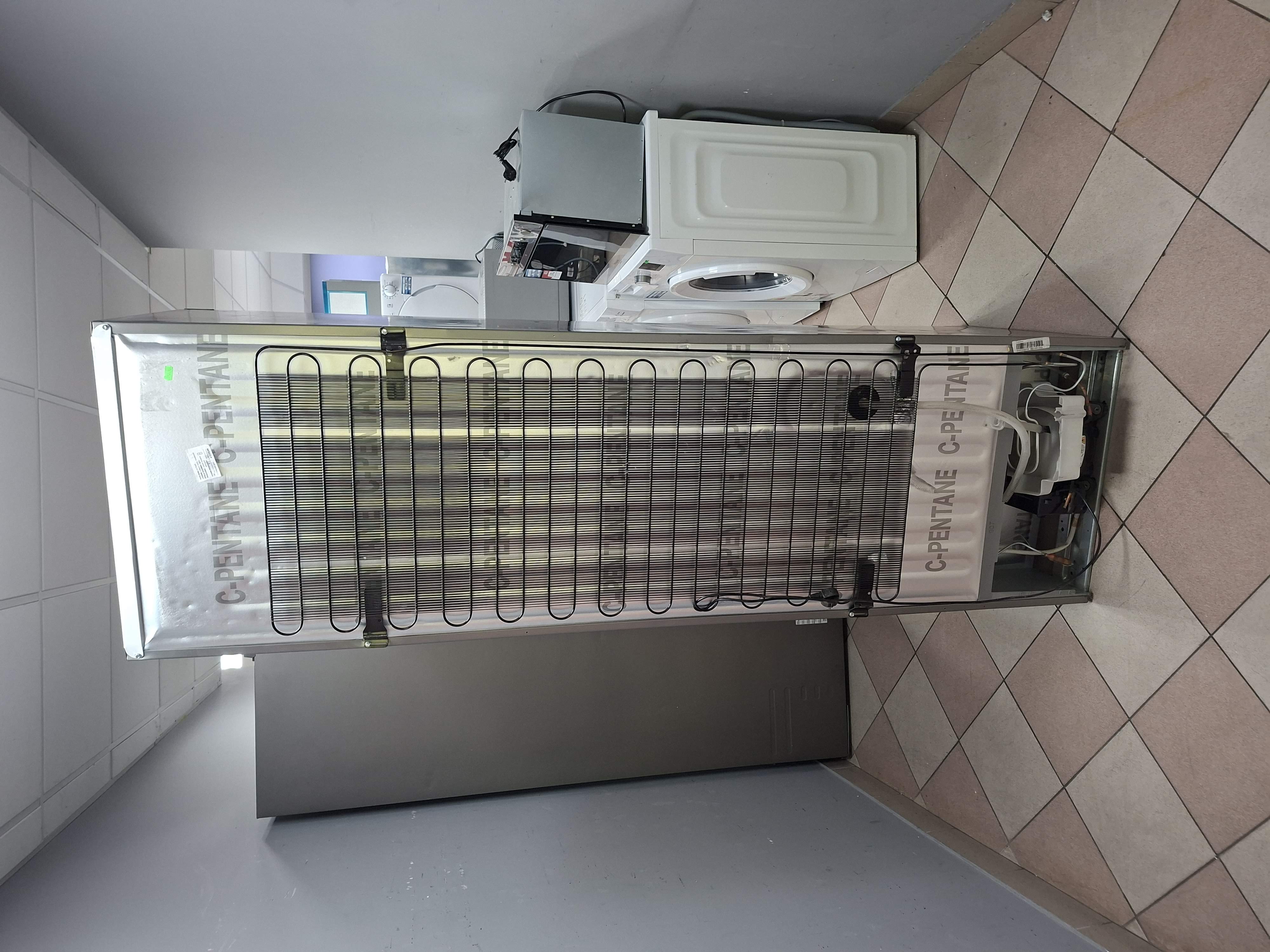 Frižider Hotpoint Ariston HAFC9 TI32SX, 203 cm.