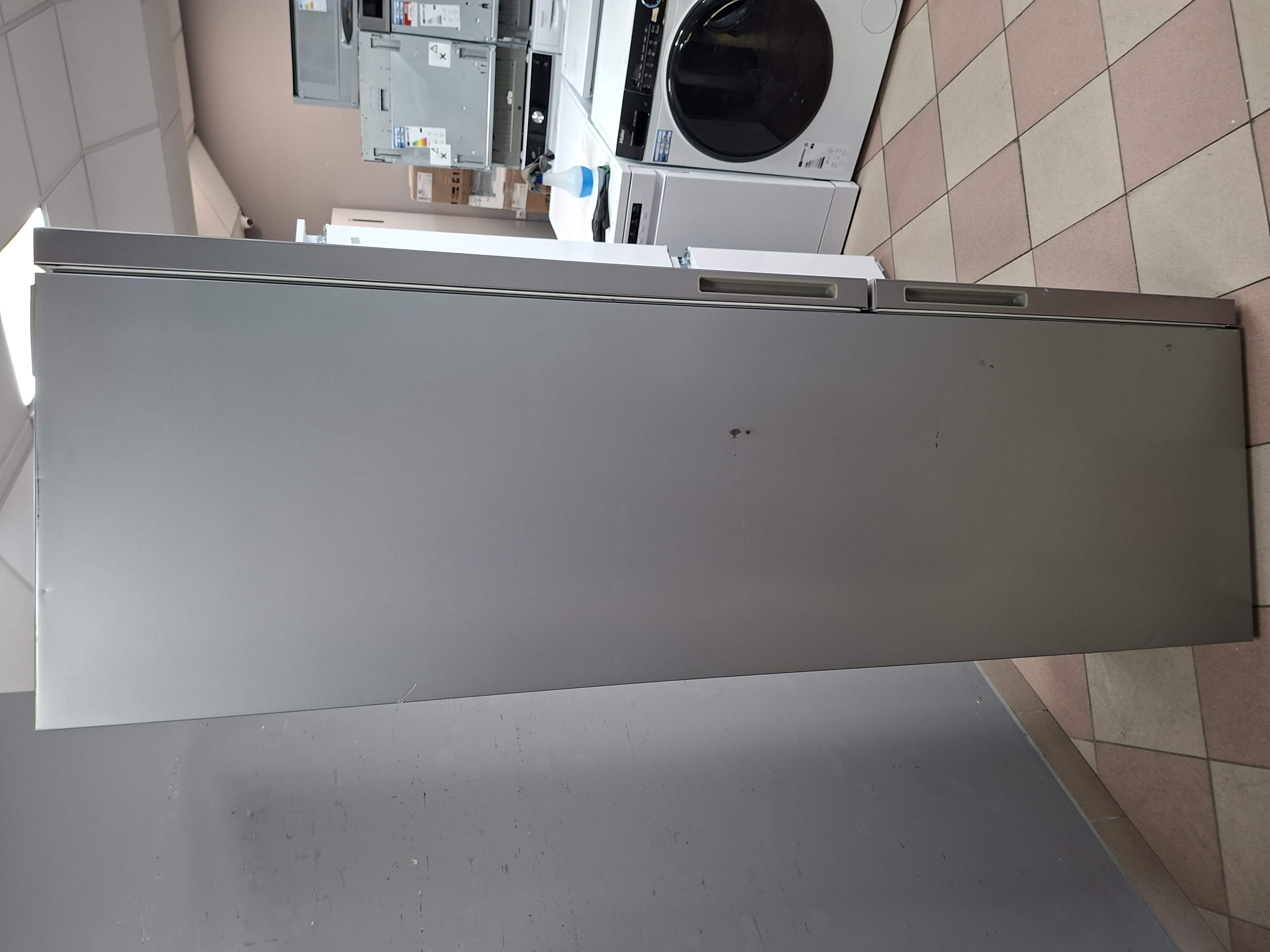 Frižider Hotpoint HPK 25403 XP5E1 , 203 cm.