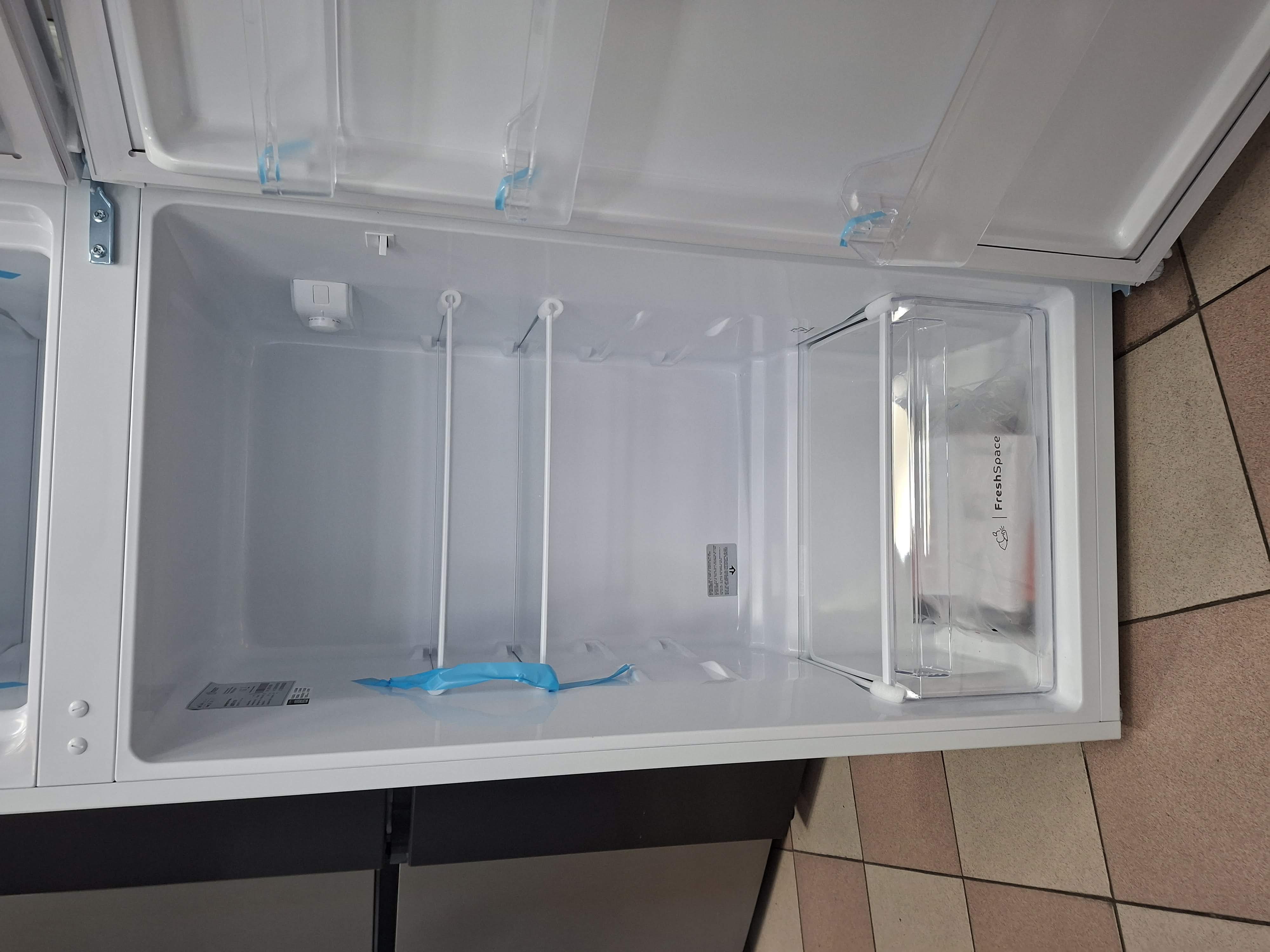 Frižider Indesit  I55T0 412W , 143 cm.