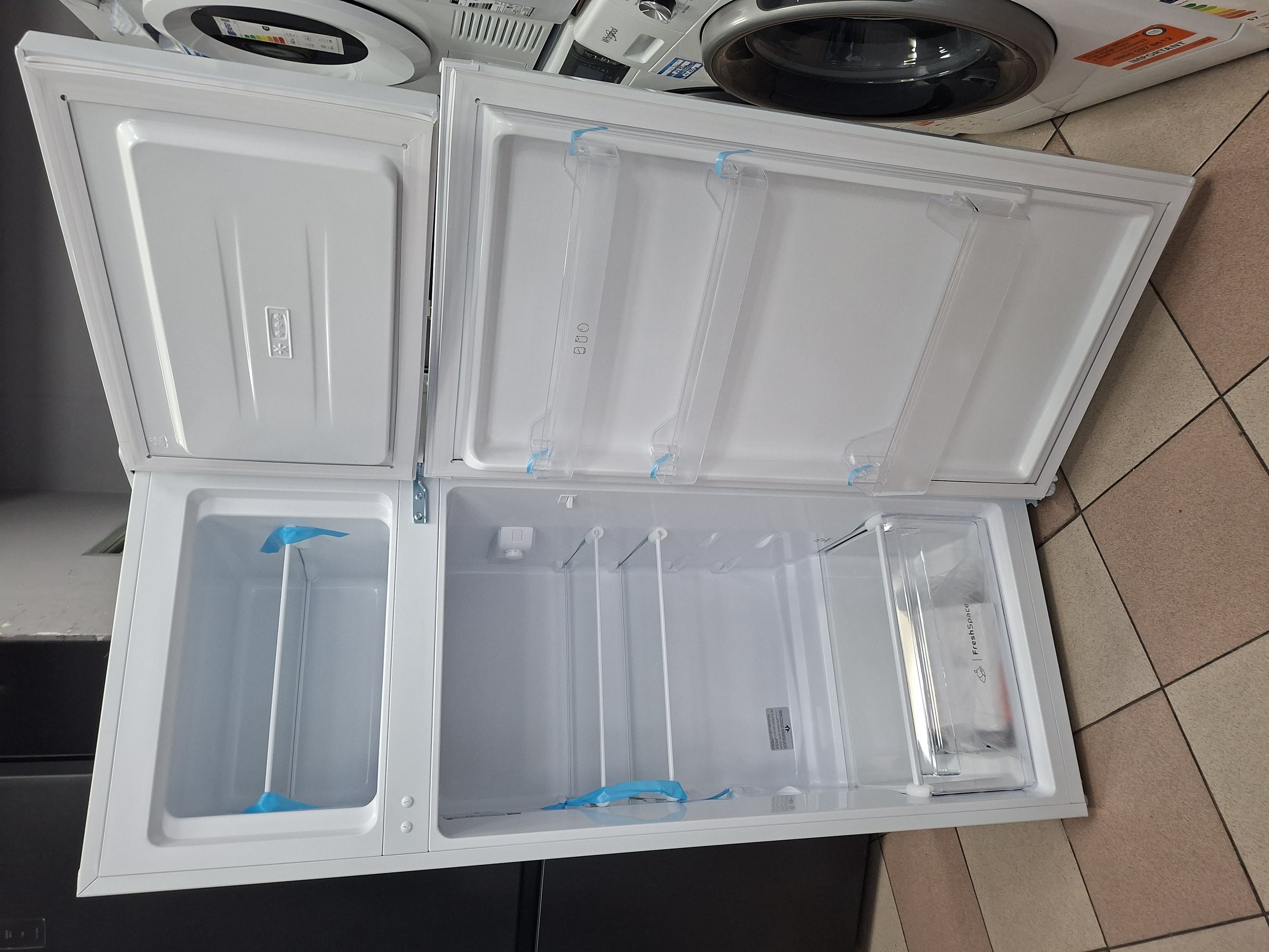 Frižider Indesit  I55T0 412W , 143 cm.