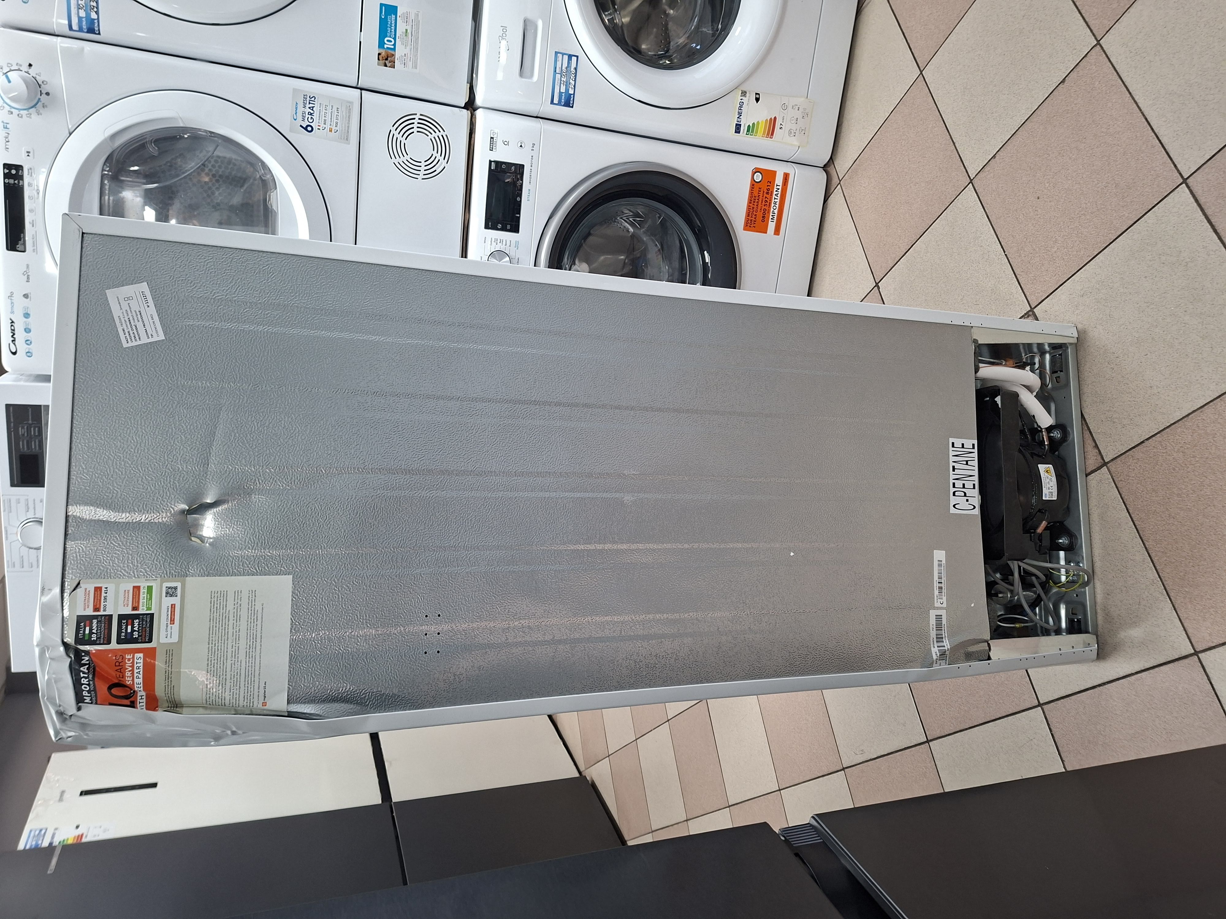 Frižider Indesit  I55T0 412W , 143 cm.