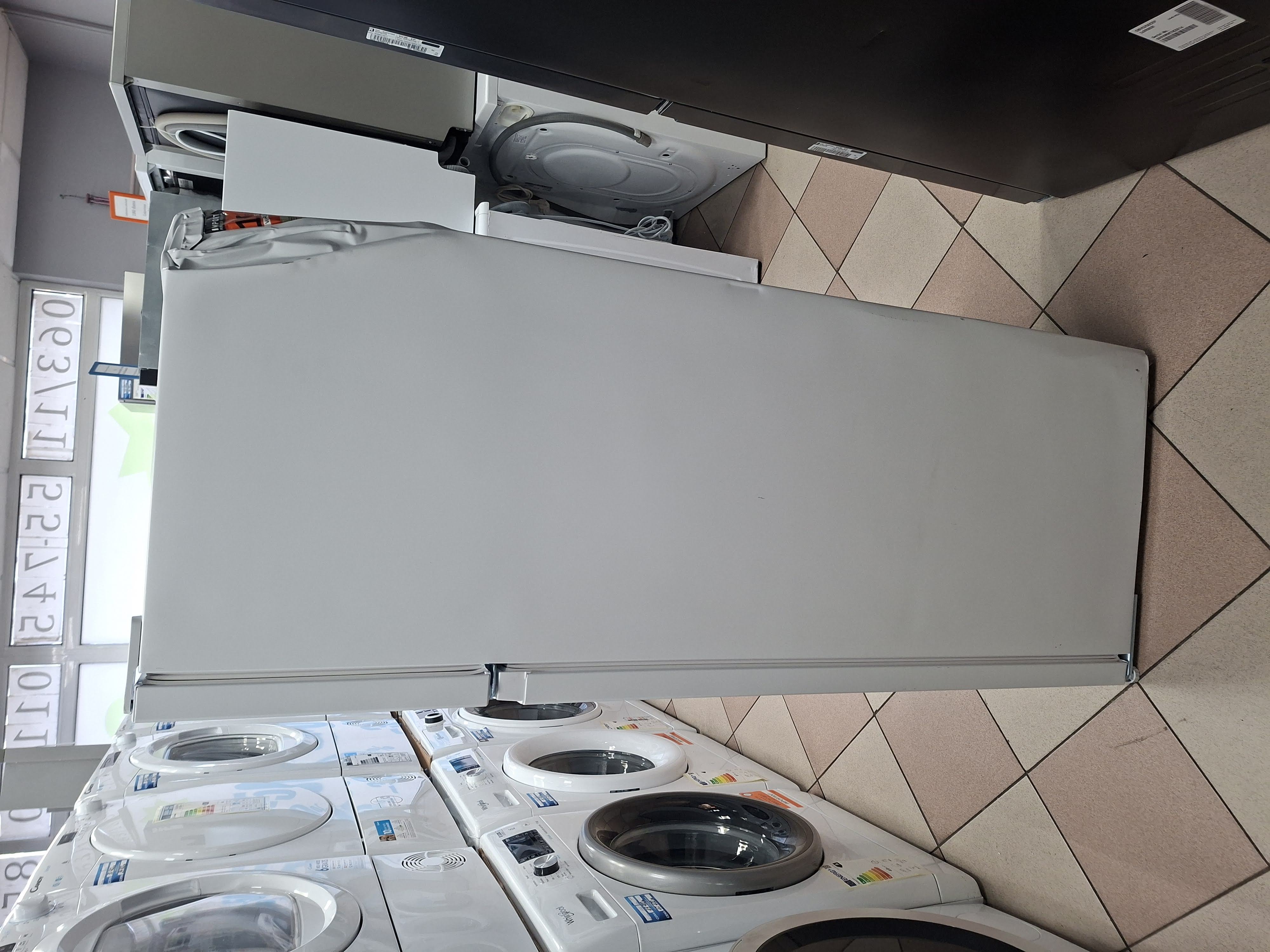 Frižider Indesit  I55T0 412W , 143 cm.