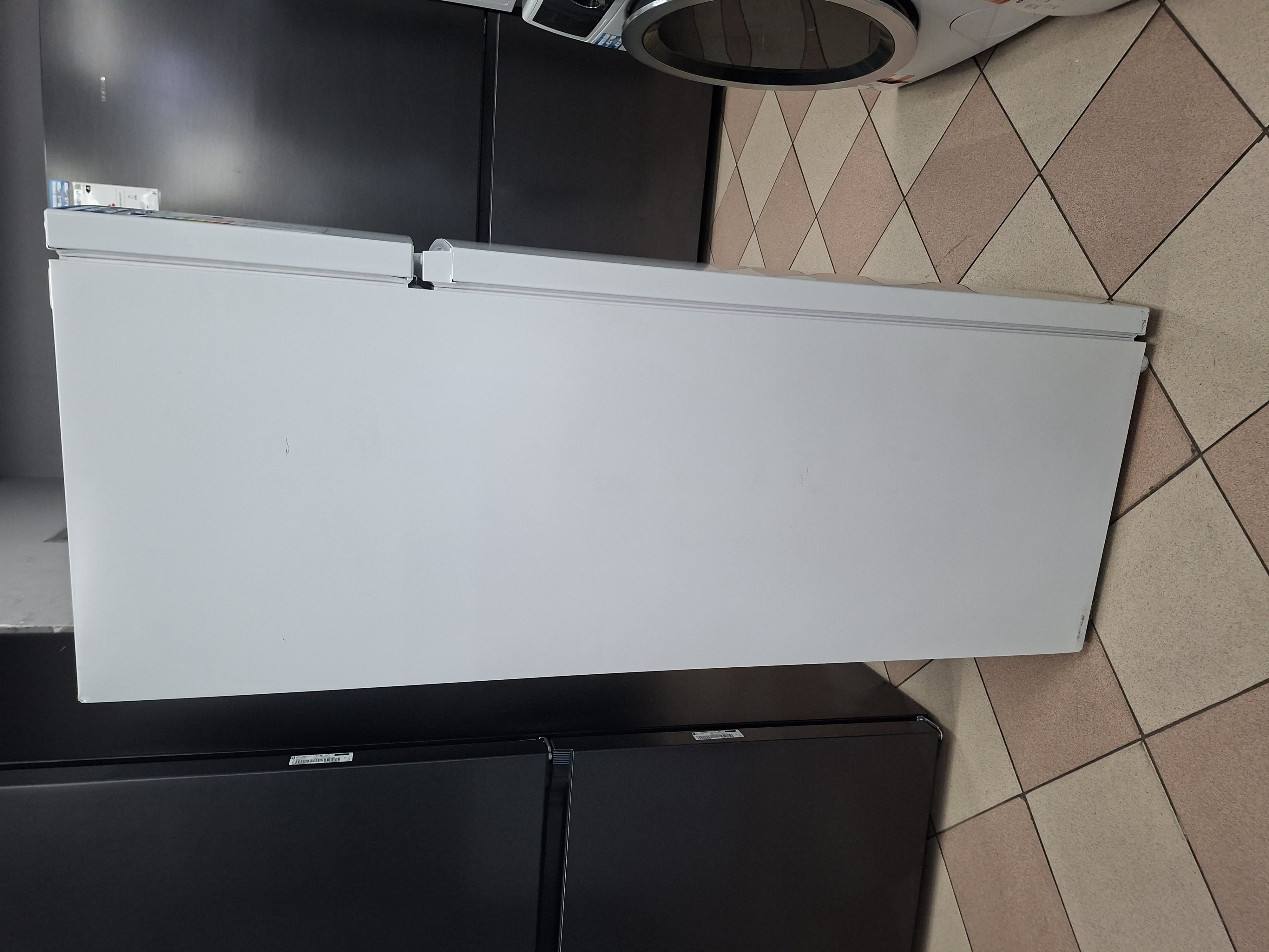 Frižider Indesit  I55T0 412W , 143 cm.