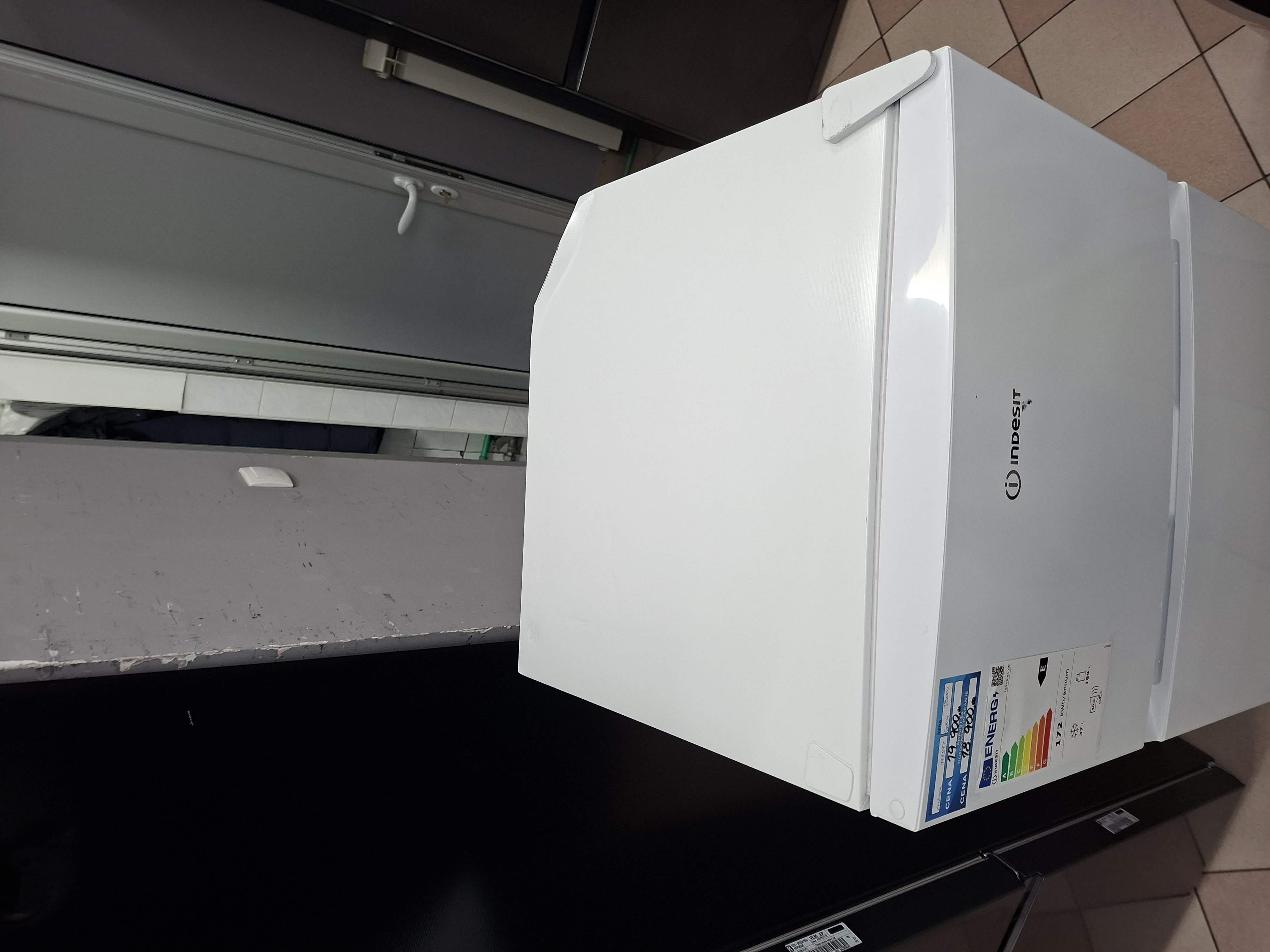 Frižider Indesit  I55T0 412W , 143 cm.