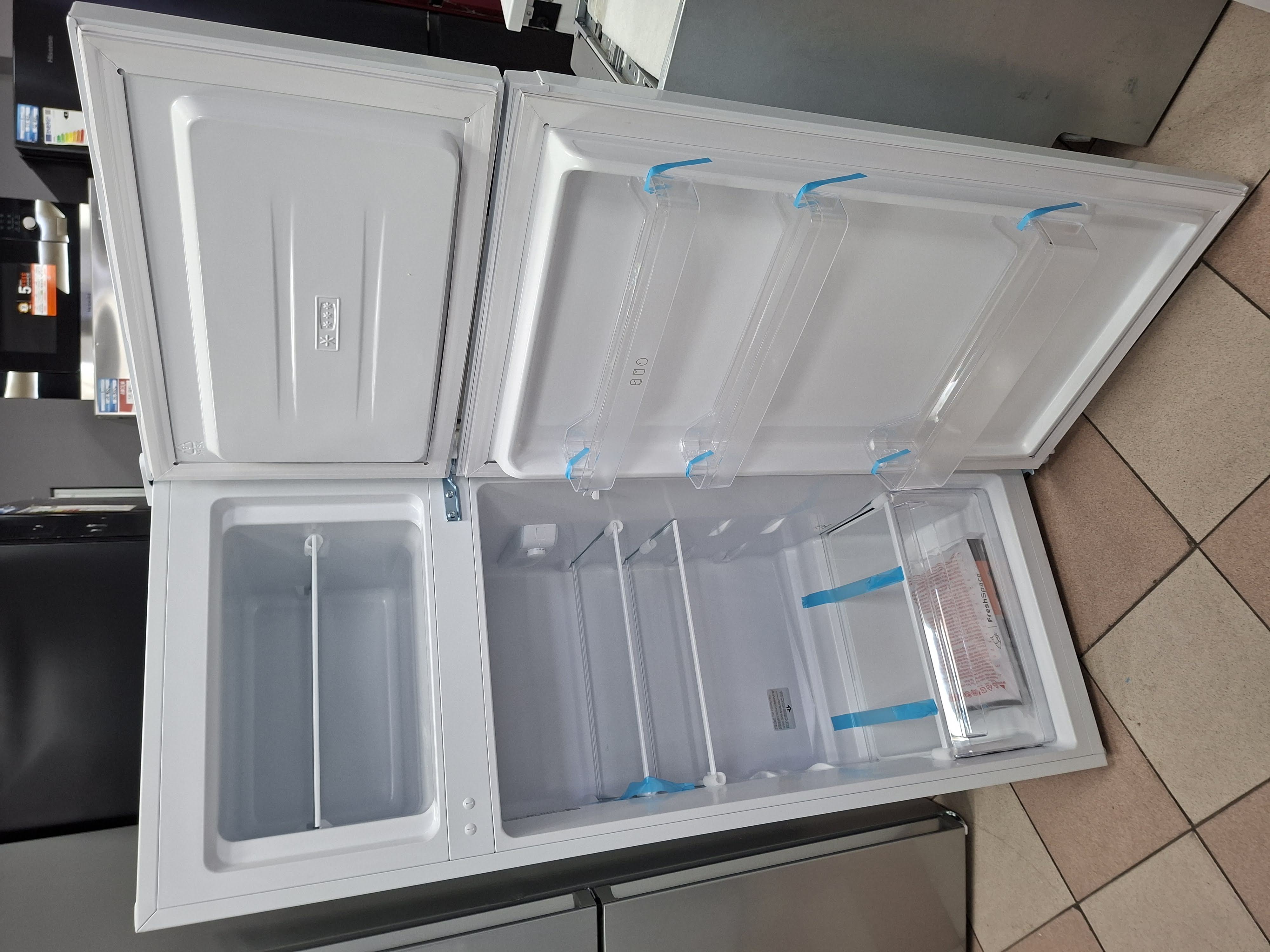 Frižider Indesit  I55T0 412W , 143 cm.