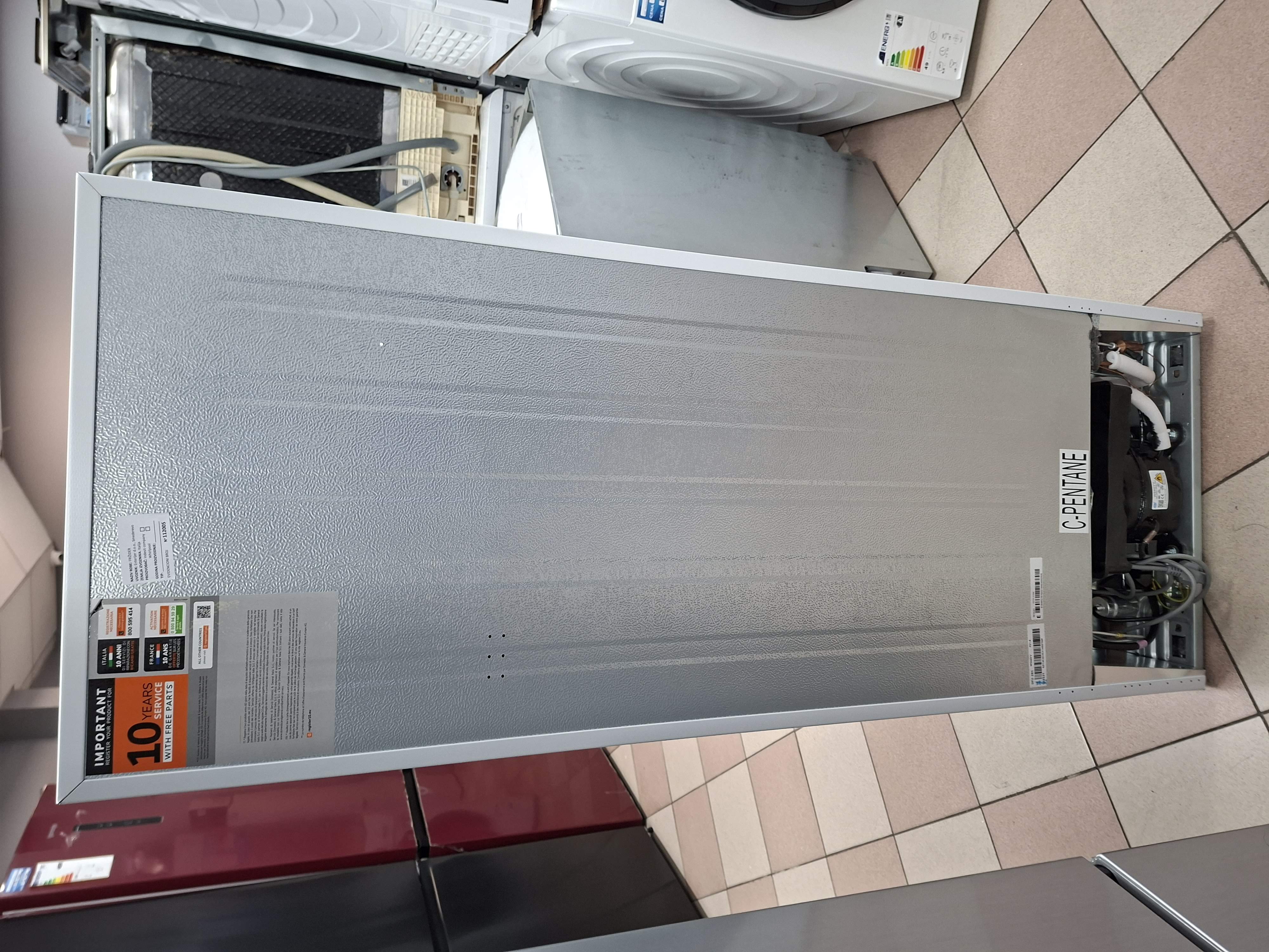 Frižider Indesit  I55T0 412W , 143 cm.