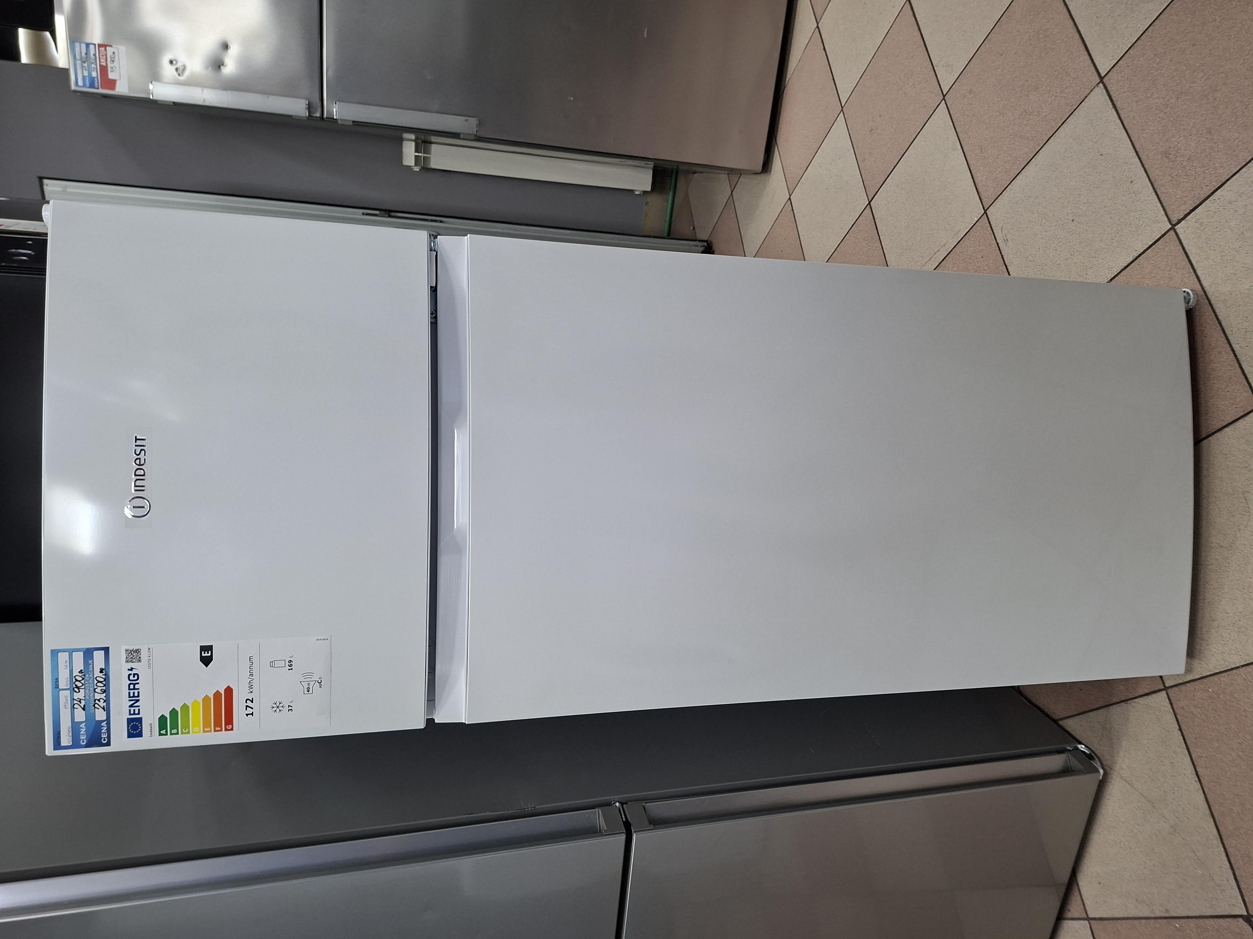 Frižider Indesit  I55T0 412W , 143 cm.