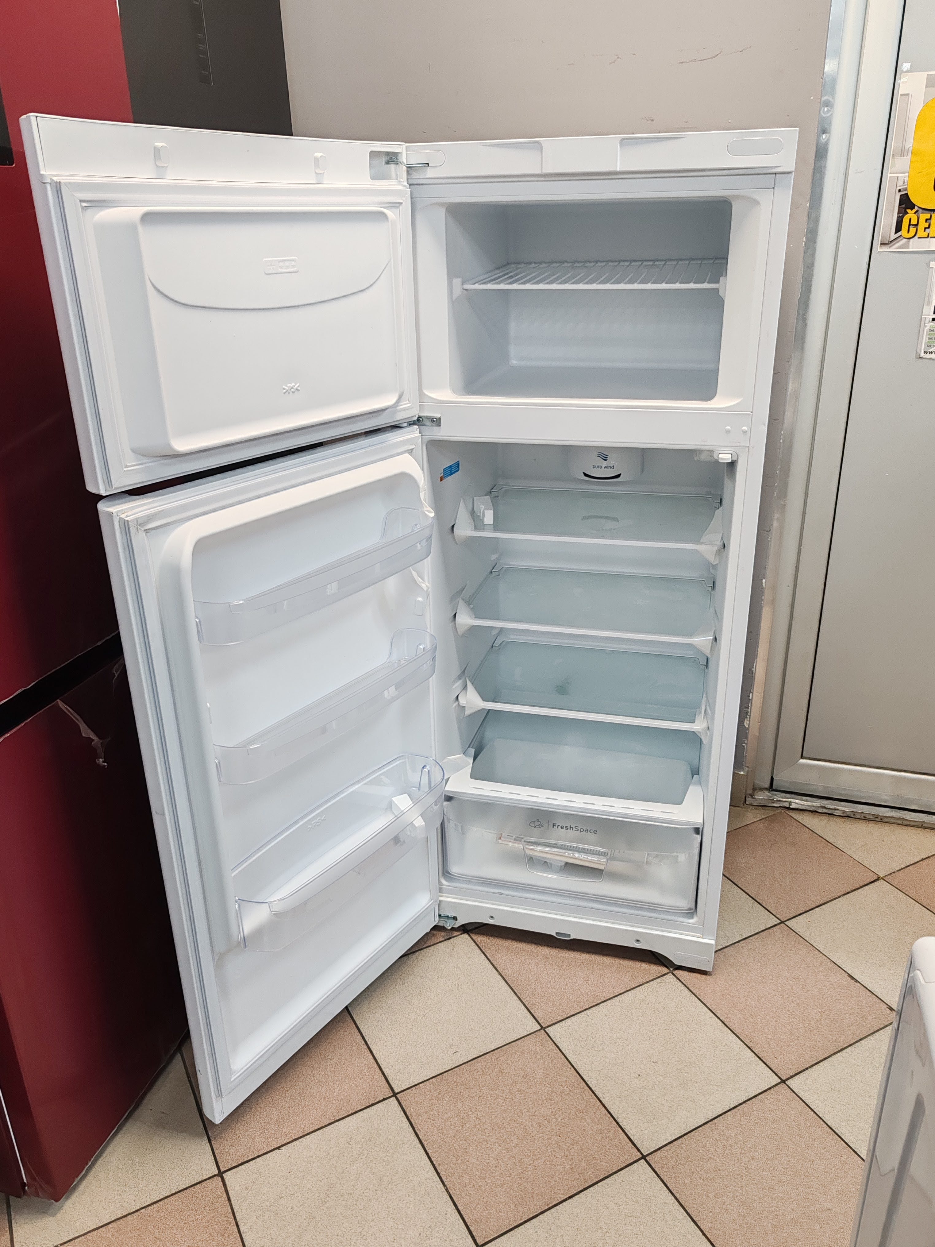 Frižider Indesit TIAA 10 V .1, 150cm