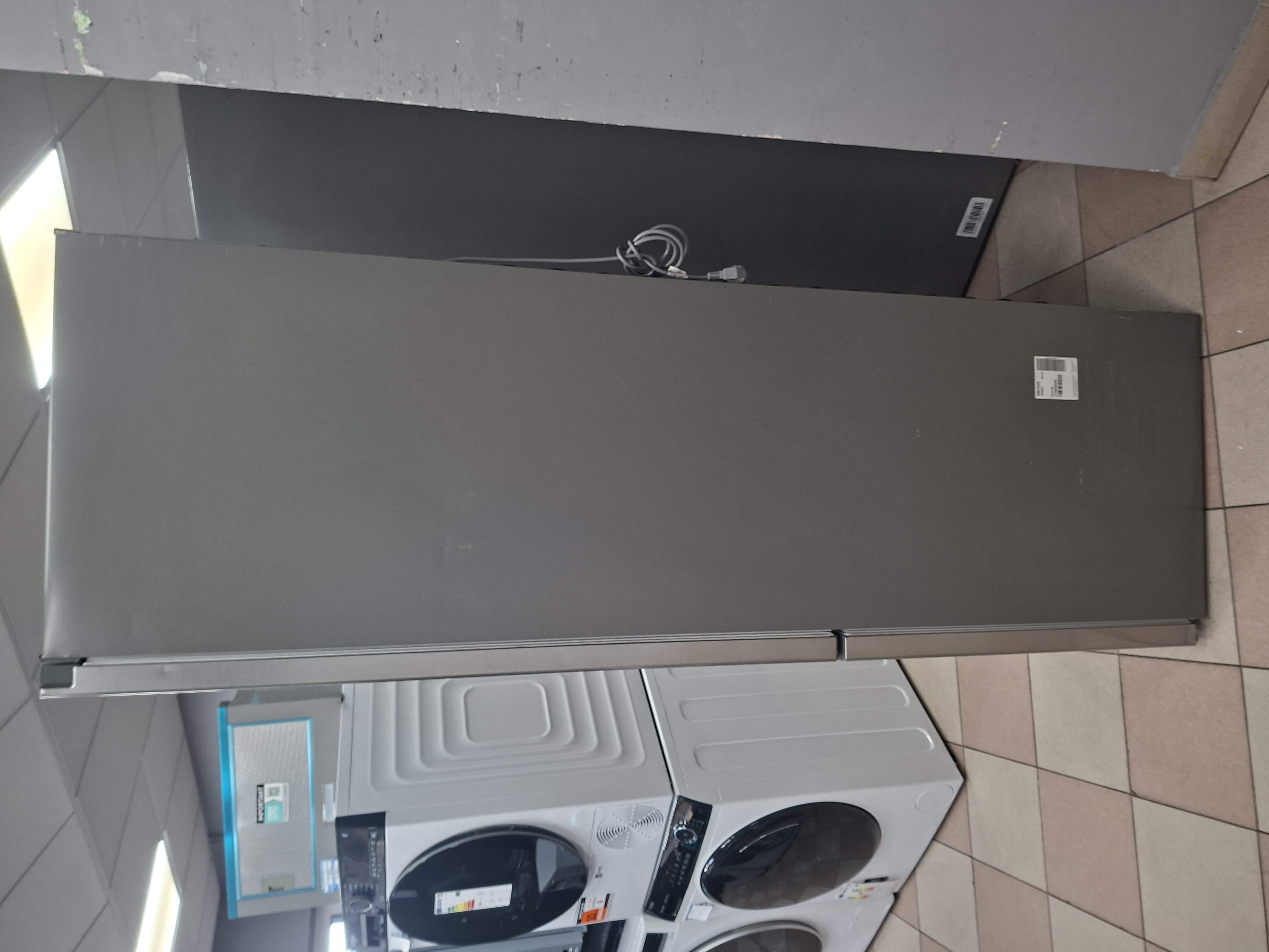 Frižider Lg  GBB62PZGFN , 203 cm.