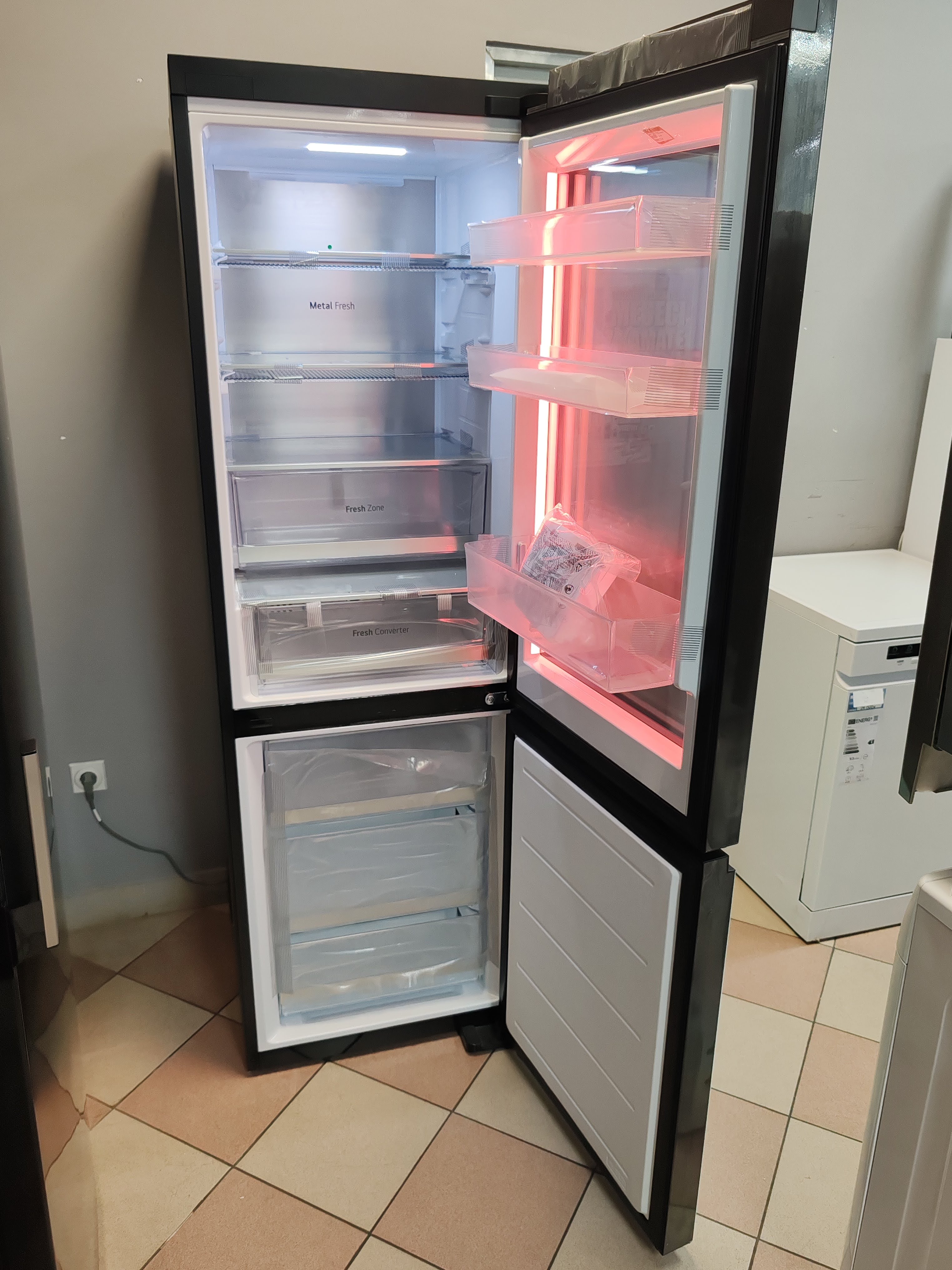 Frižider LG GBG719MDNN , 186 cm.