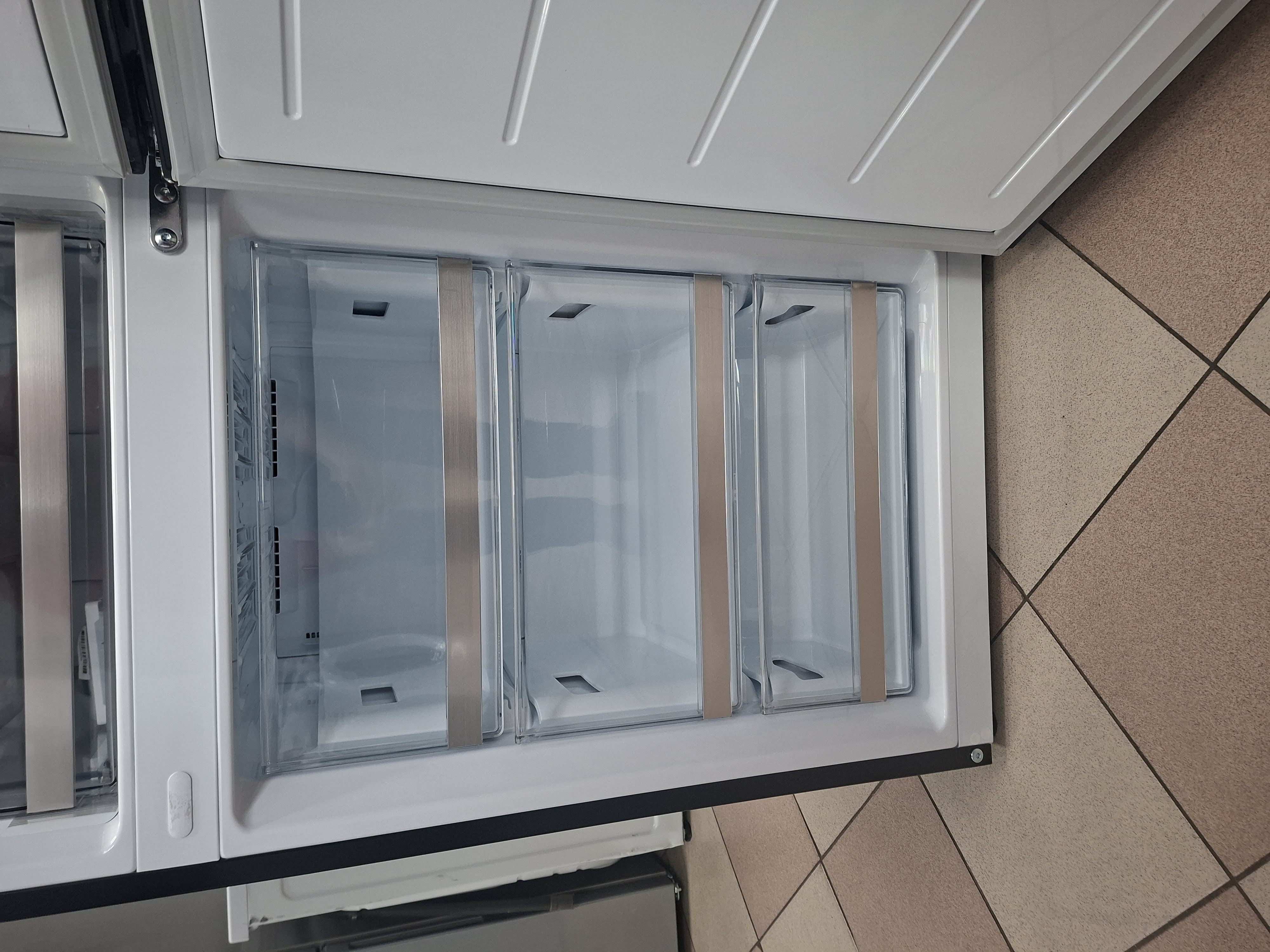 Frižider Lg  GBV5250CEP , 203 cm.