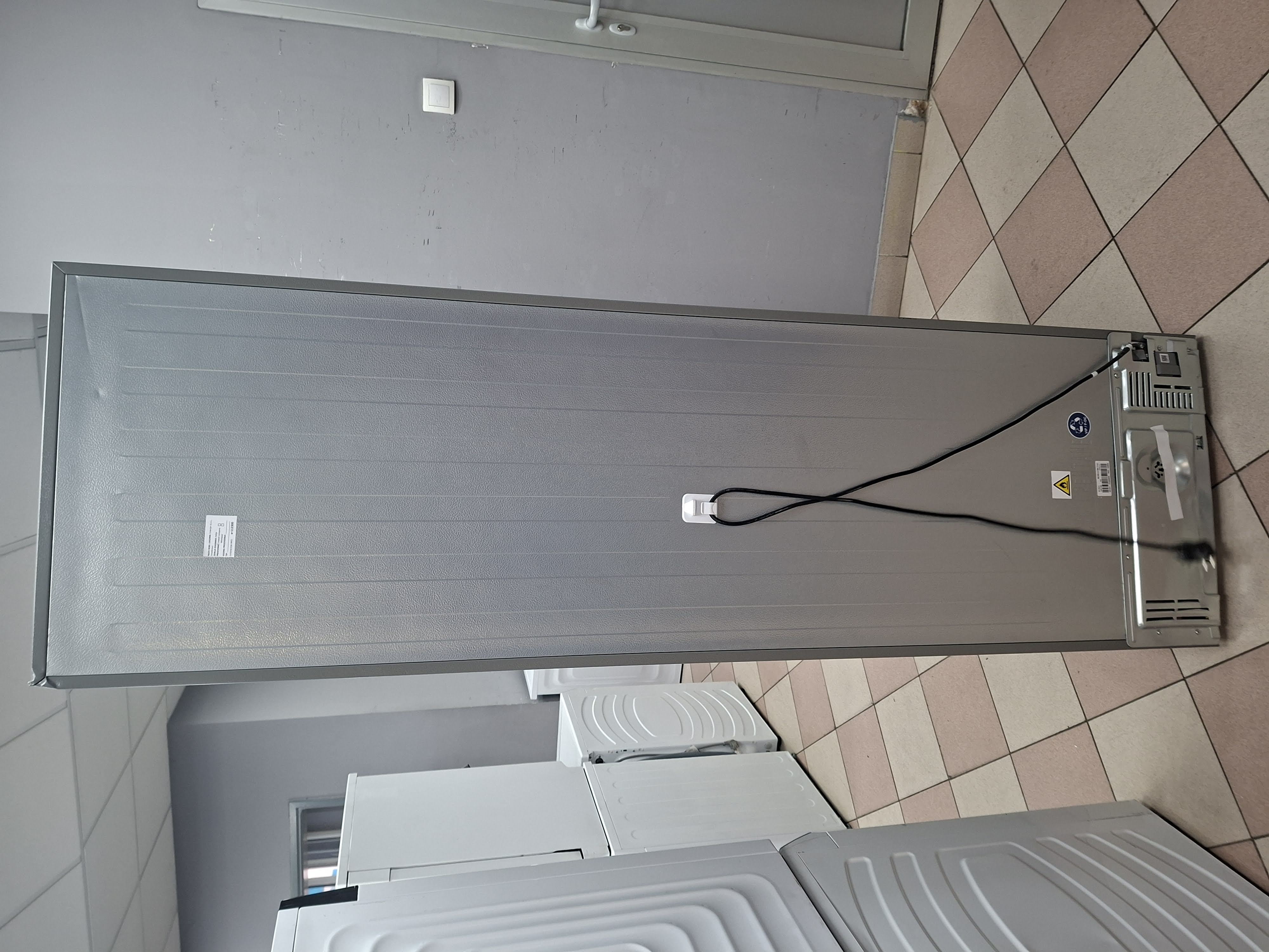 Frižider Midea MERB445MIC46 , 201 cm.