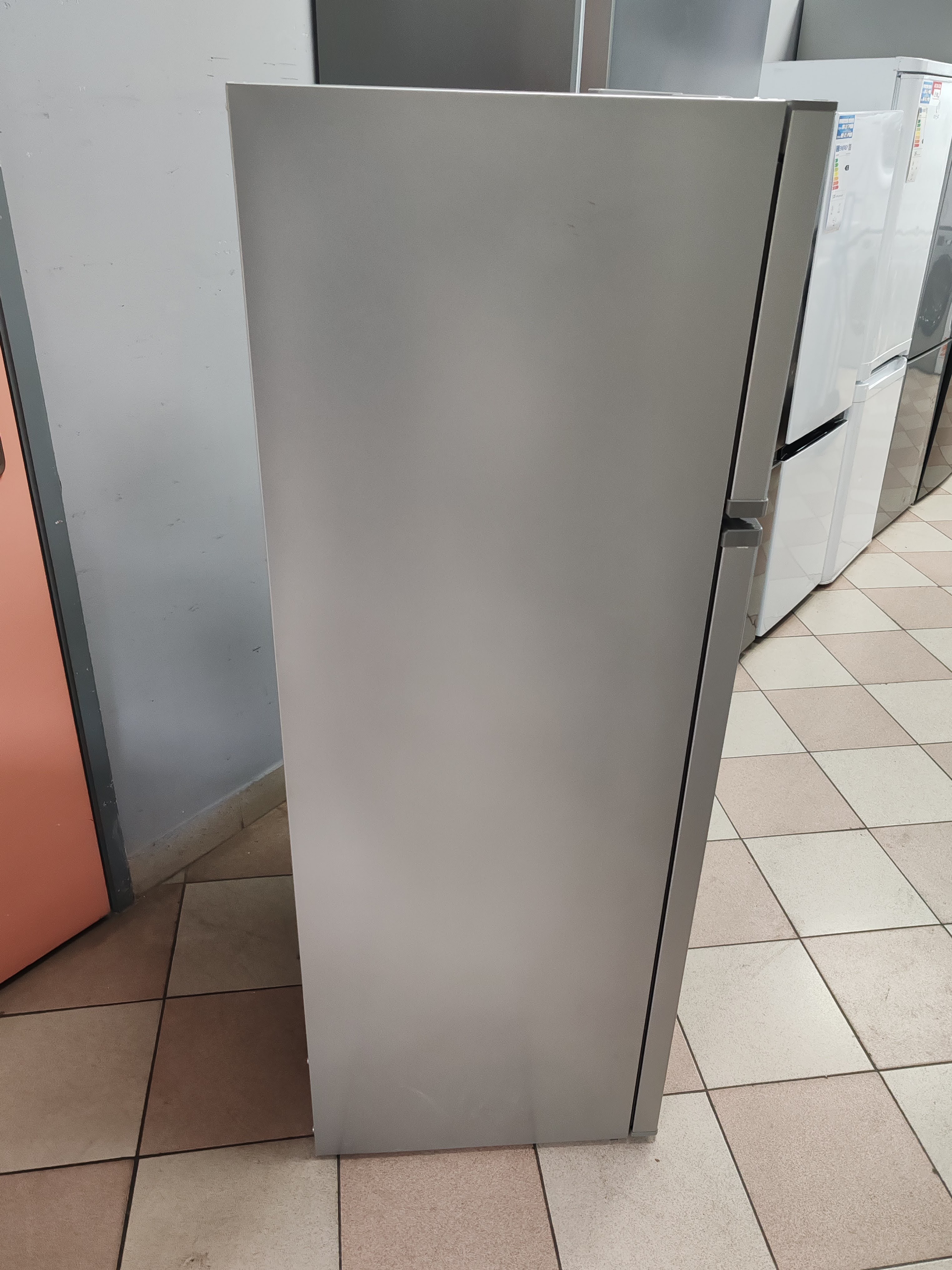 Frižider Perla PE263ES , 144 cm.