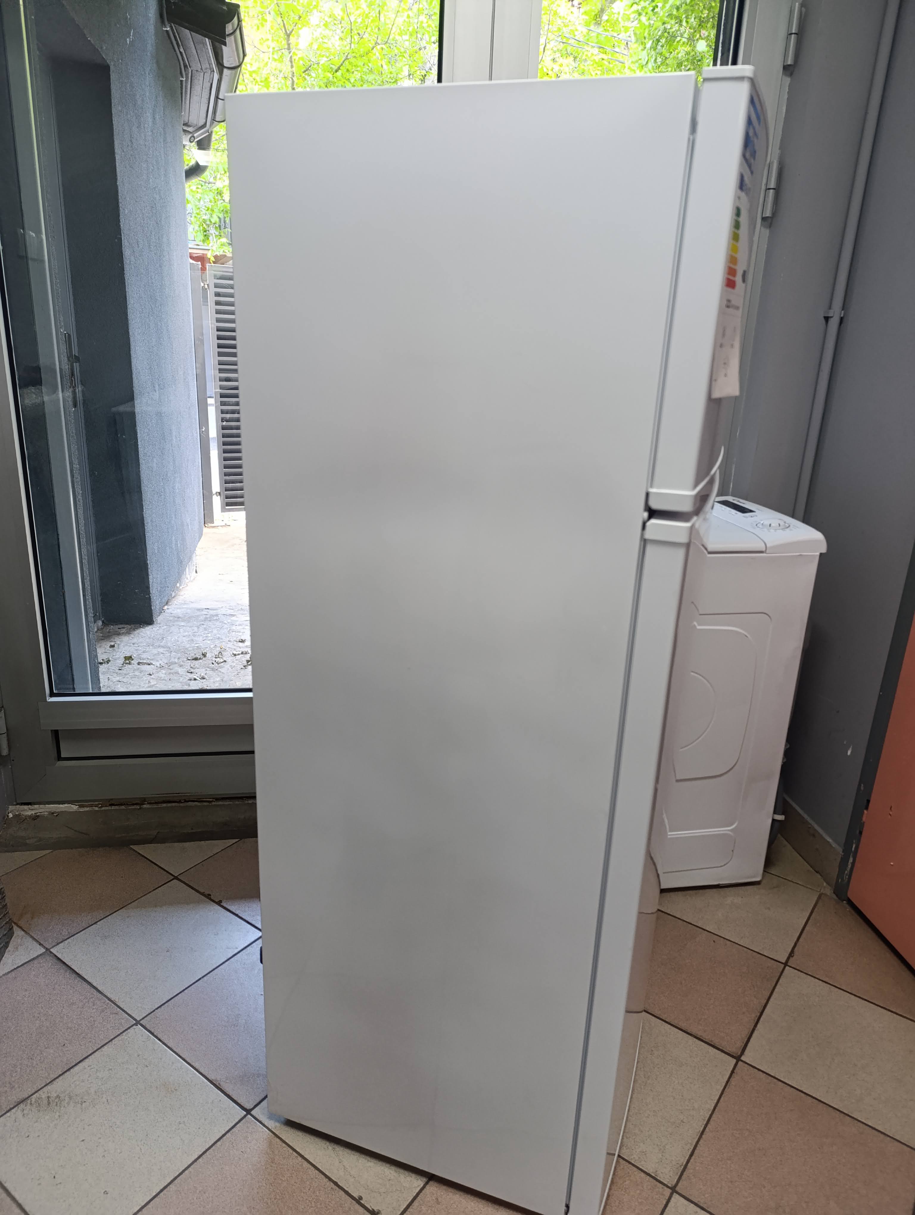 Frižider Perla PE263WHY , 144 cm.