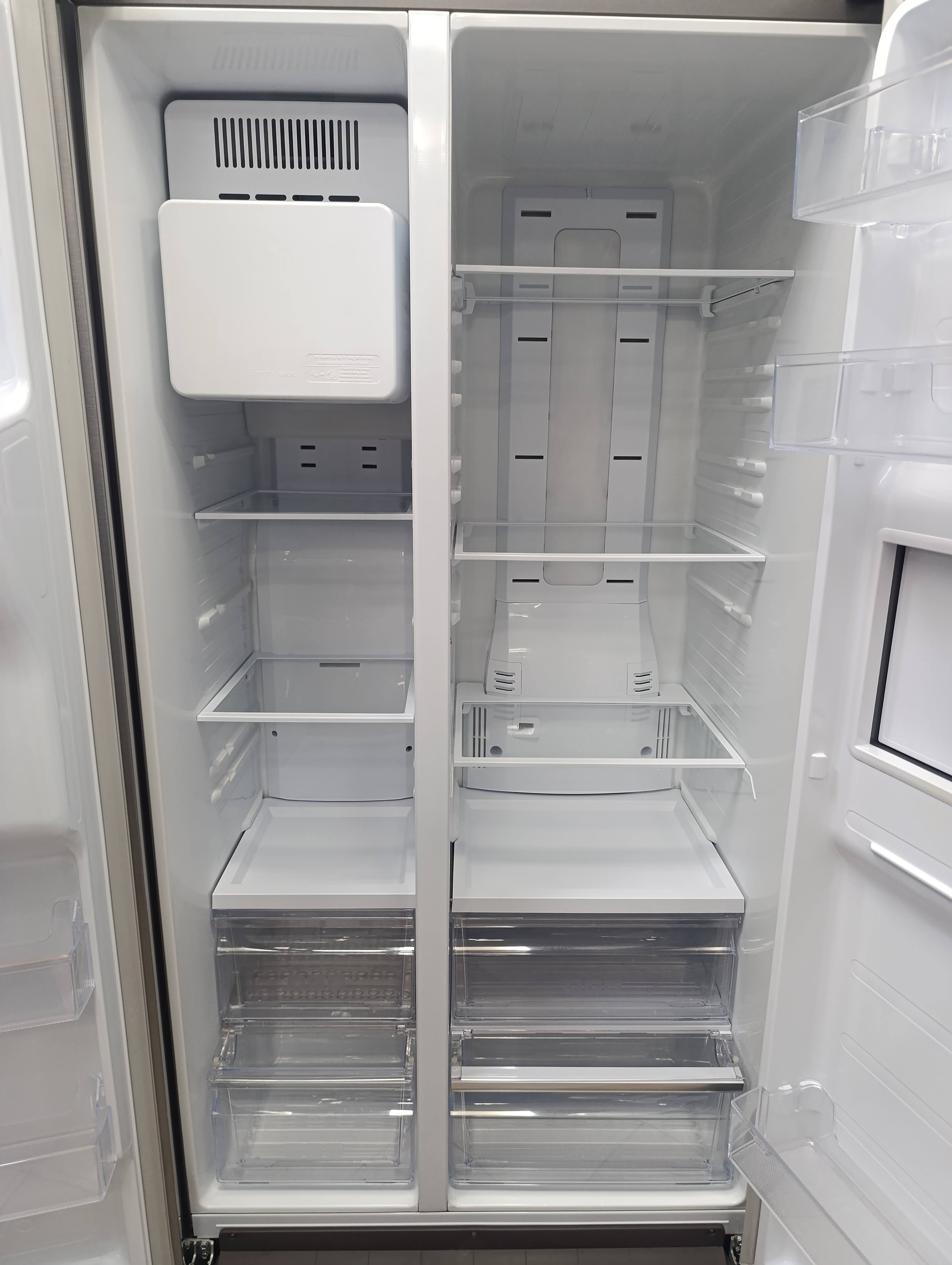 Frižider Samsung RS5HK4605SA Side-by-Side , 179 cm.