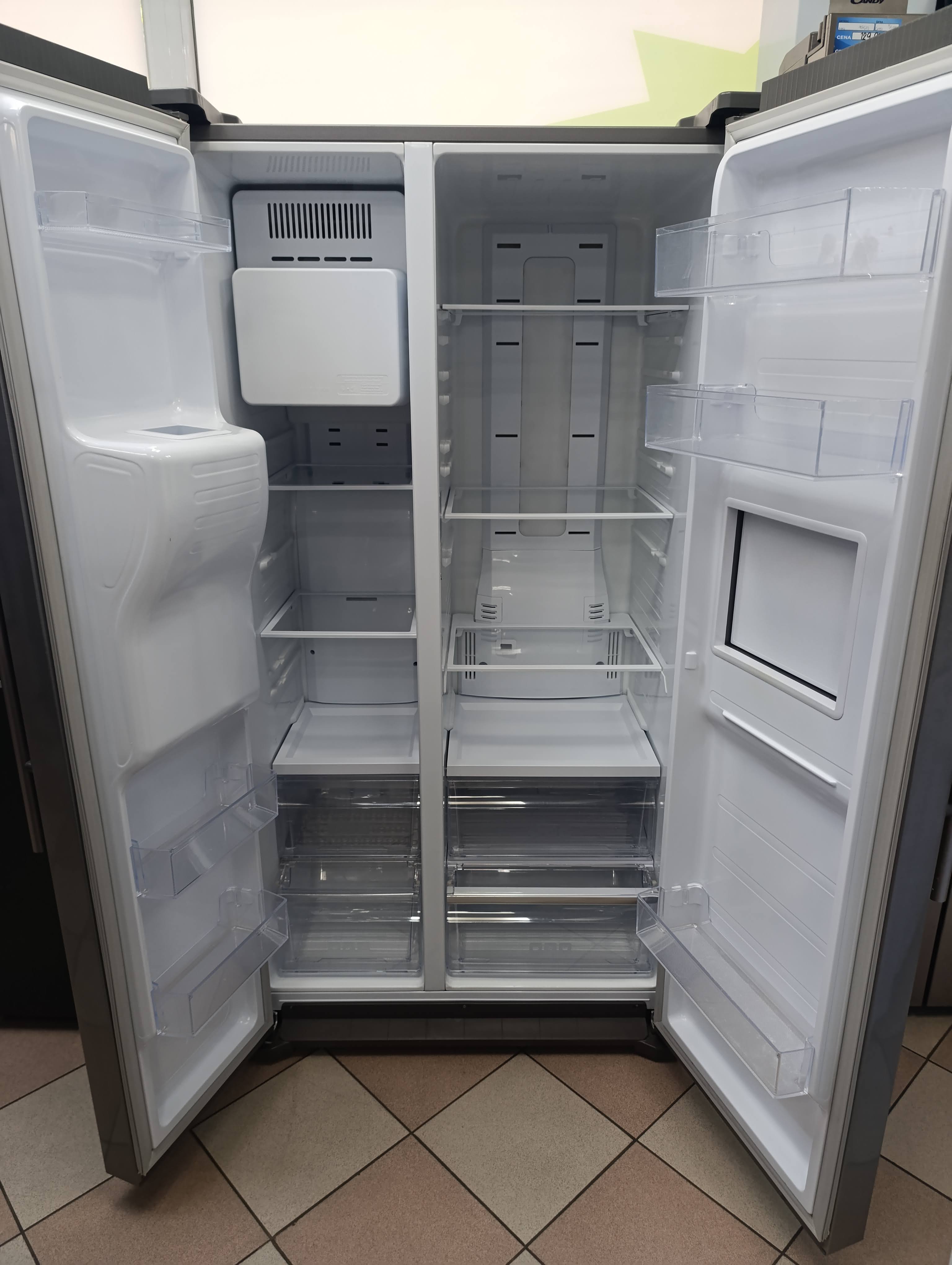 Frižider Samsung RS5HK4605SA Side-by-Side , 179 cm.