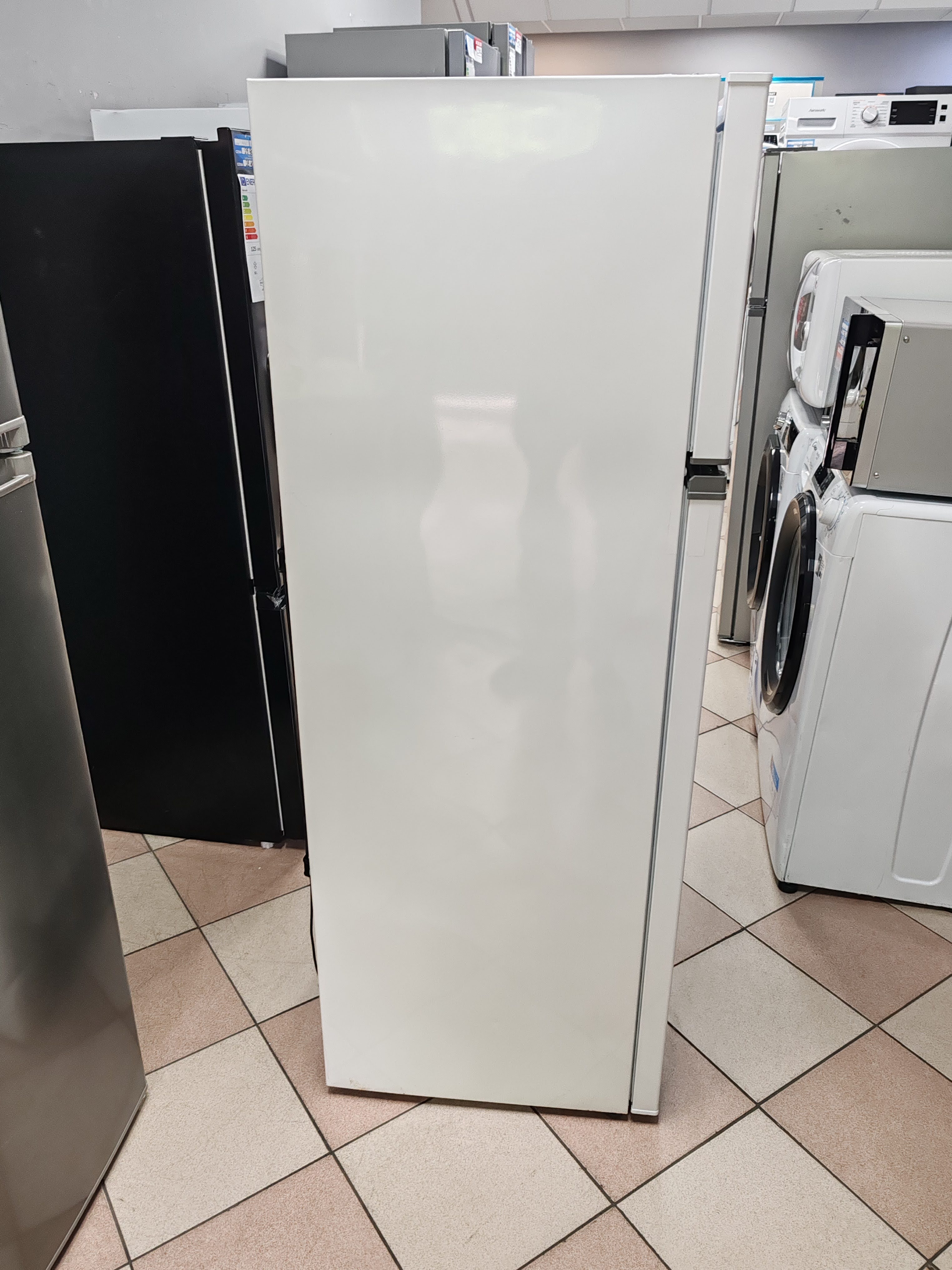 Frižider Sharp SJ-FTB01ITXWF-EU , 144 cm.